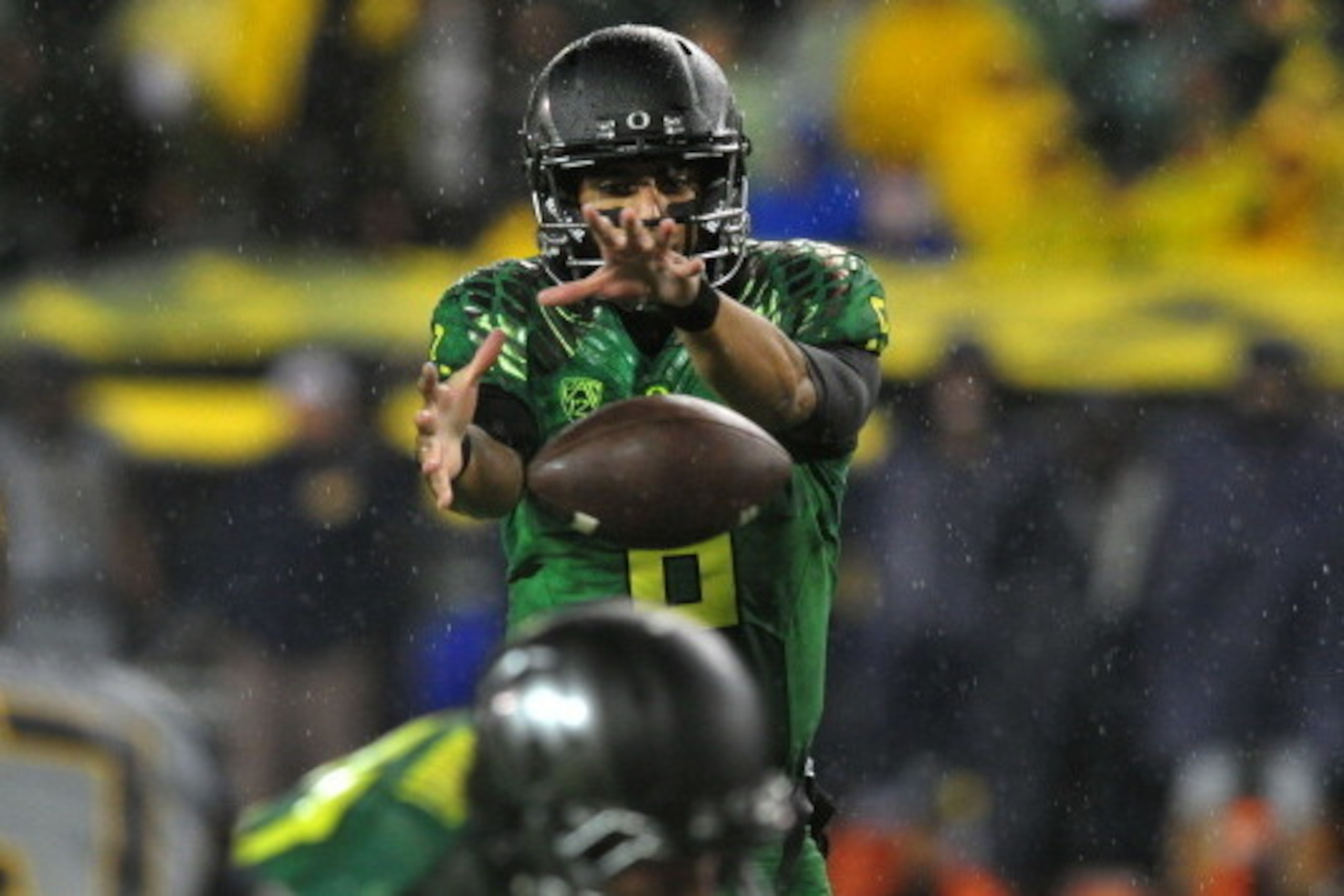EUGENE, OR. - SEPTEMBER 28: Quarterback Marcus Mariota #8 of the Oregon Ducks handles the snap during the second quarter of the game against the California Golden Bears at Autzen Stadium on September 28, 2013 in Eugene, Oregon. (Photo by Steve Dykes/Getty EUGENE, OR. - SEPTEMBER 28: Quarterback Marcus Mariota #8 of the Oregon Ducks handles the snap during the second quarter of the game against the California Golden Bears at Autzen Stadium on September 28, 2013 in Eugene, Oregon. (Photo by Steve Dykes/Getty