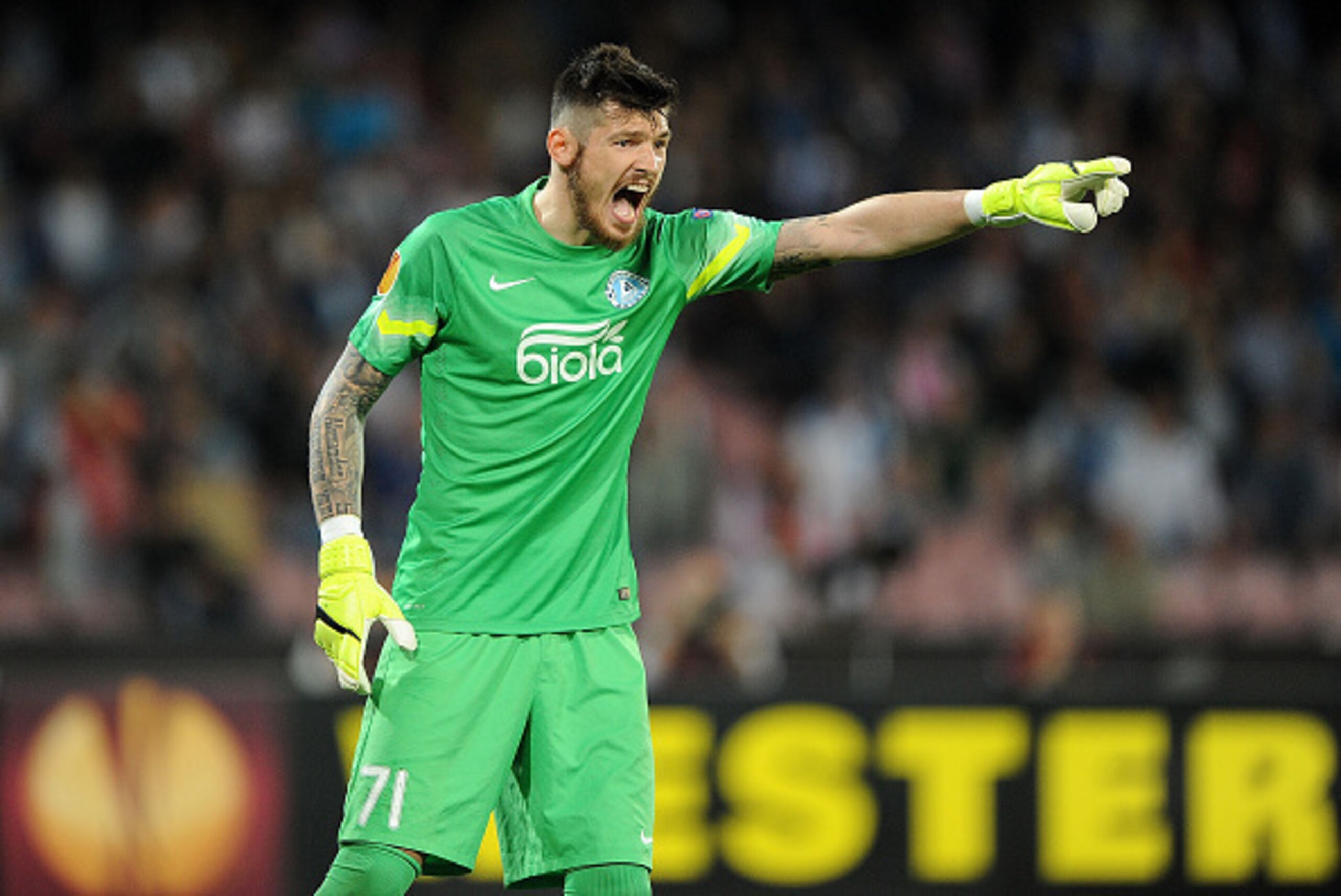 NAPLES, ITALY - MAY 07: Denis Boyko of FC Dnipro Dnipropetrovsk in action during the UEFA Europa League Semi Final between SSC Napoli and FC Dnipro Dnipropetrovsk on May 7, 2015 in Naples, Italy. (Photo by Francesco Pecoraro/Getty Images) NAPLES, ITALY - MAY 07: Denis Boyko of FC Dnipro Dnipropetrovsk in action during the UEFA Europa League Semi Final between SSC Napoli and FC Dnipro Dnipropetrovsk on May 7, 2015 in Naples, Italy. (Photo by Francesco Pecoraro/Getty Images)