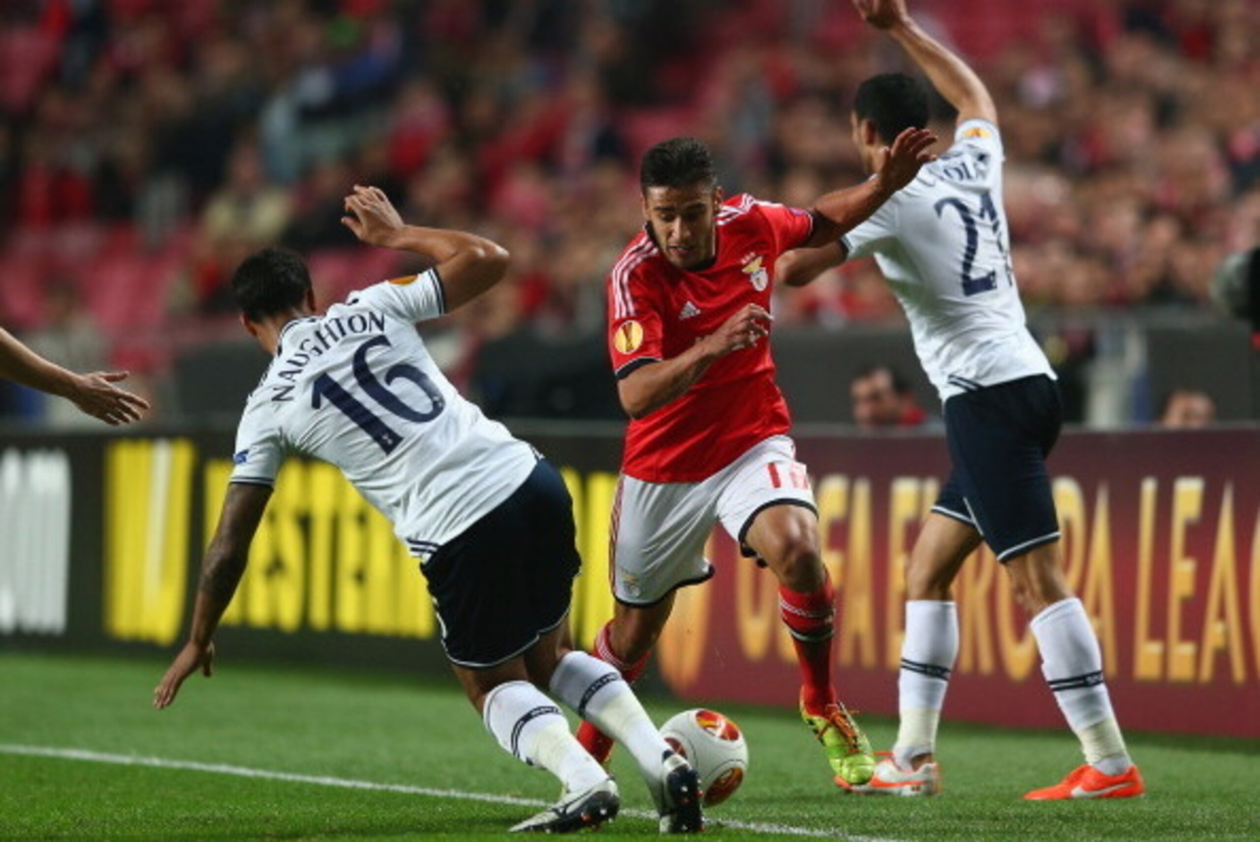 LISBON, PORTUGAL - MARCH 20: Eduardo Salvio (C) of SL cuts between Kyle Naughton (L) and Nacer Chadli (R) of Tottenham Hotspur during the UEFA Europa League Round of 16 2nd leg match between SL Benfica and Tottenham Hotspur at Estadio da Luz on March 20, LISBON, PORTUGAL - MARCH 20: Eduardo Salvio (C) of SL cuts between Kyle Naughton (L) and Nacer Chadli (R) of Tottenham Hotspur during the UEFA Europa League Round of 16 2nd leg match between SL Benfica and Tottenham Hotspur at Estadio da Luz on March 20,
