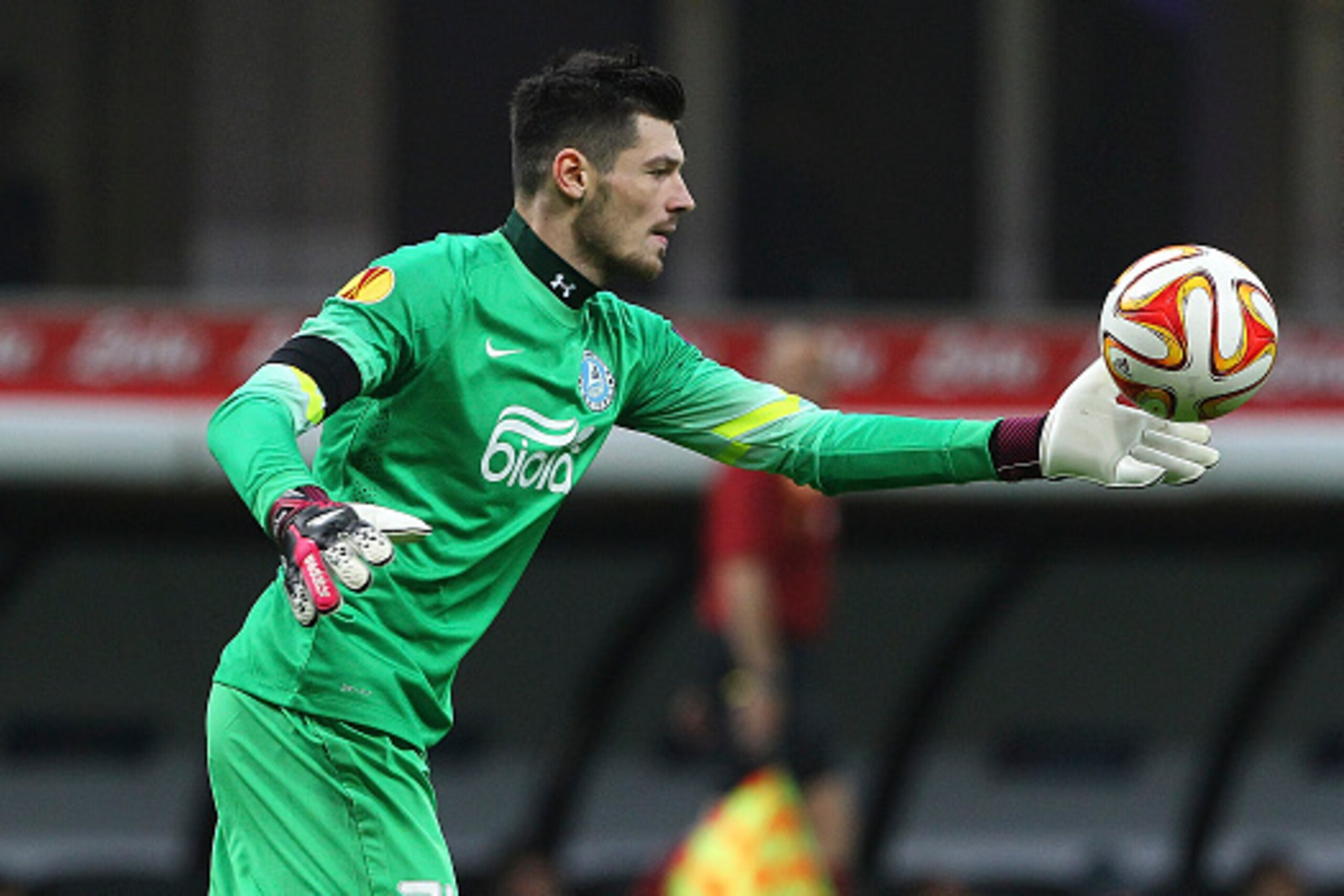MILAN, ITALY - NOVEMBER 27:  Denys Boyko of FC Dnipro Dnipropetrovsk in action during the UEFA Europa League Group F match between FC Internazionale Milano and FC Dnipro Dnipropetrovsk on November 27, 2014 in Milan, Italy.  (Photo by Marco Luzzani/Getty I