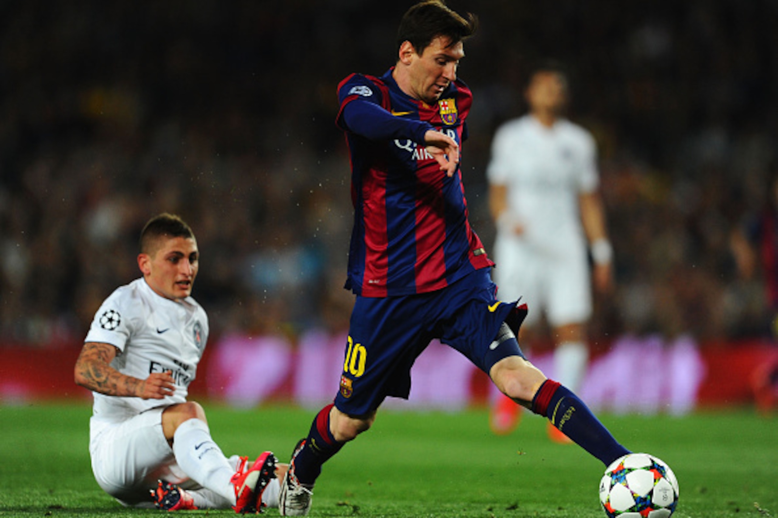BARCELONA, SPAIN - APRIL 21: Lionel Messi of Barcelona evades Marco Verratti of PSG during the UEFA Champions League Quarter Final second leg match between FC Barcelona and Paris Saint-Germain at Camp Nou on April 21, 2015 in Barcelona, Spain. (Photo by BARCELONA, SPAIN - APRIL 21: Lionel Messi of Barcelona evades Marco Verratti of PSG during the UEFA Champions League Quarter Final second leg match between FC Barcelona and Paris Saint-Germain at Camp Nou on April 21, 2015 in Barcelona, Spain. (Photo by