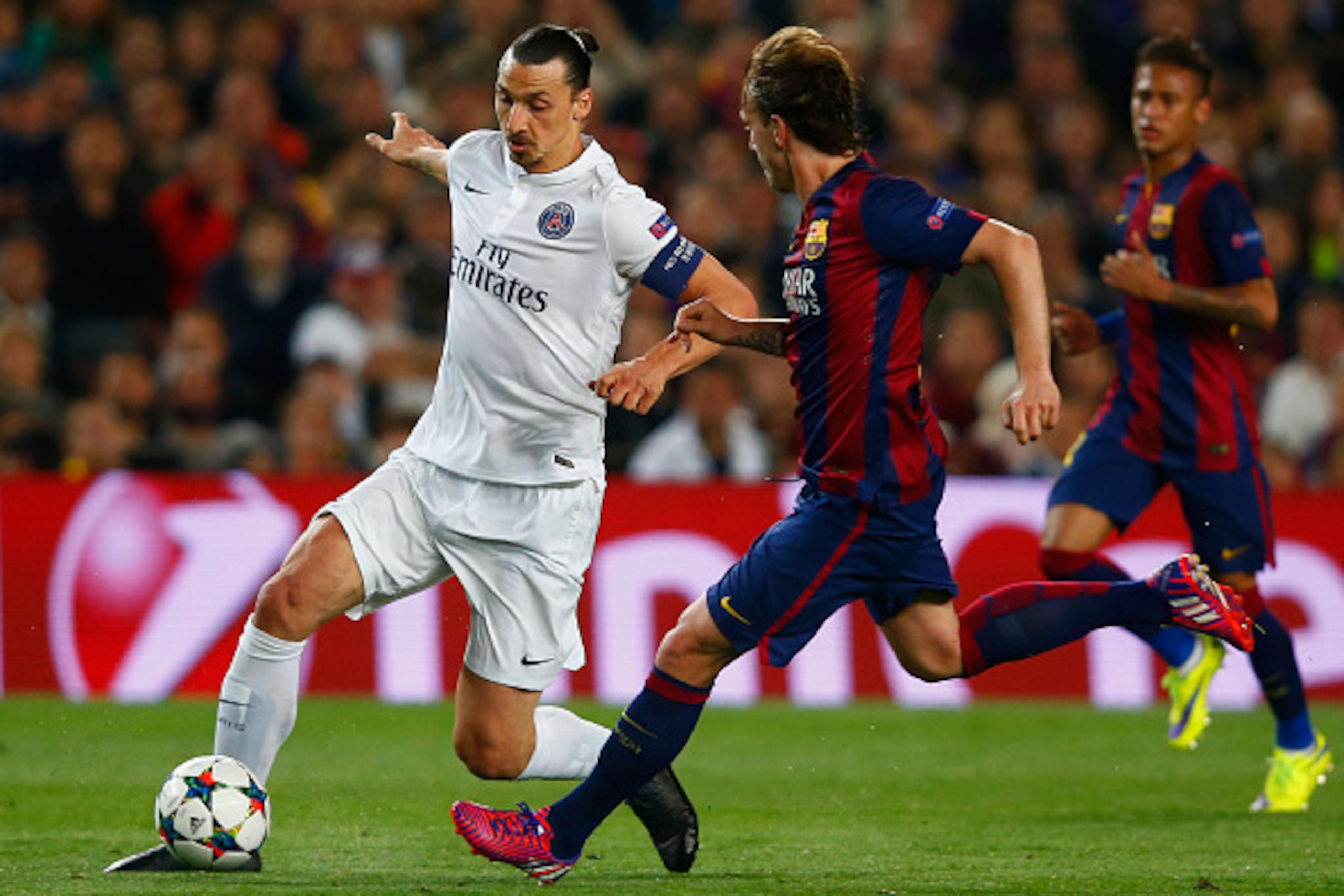 BARCELONA, SPAIN - APRIL 21: Zlatan Ibrahimovic of PSG takes on Ivan Rakitic of Barcelona during the UEFA Champions League Quarter Final second leg match between FC Barcelona and Paris Saint-Germain at Camp Nou on April 21, 2015 in Barcelona, Spain. (Ph BARCELONA, SPAIN - APRIL 21: Zlatan Ibrahimovic of PSG takes on Ivan Rakitic of Barcelona during the UEFA Champions League Quarter Final second leg match between FC Barcelona and Paris Saint-Germain at Camp Nou on April 21, 2015 in Barcelona, Spain. (Ph