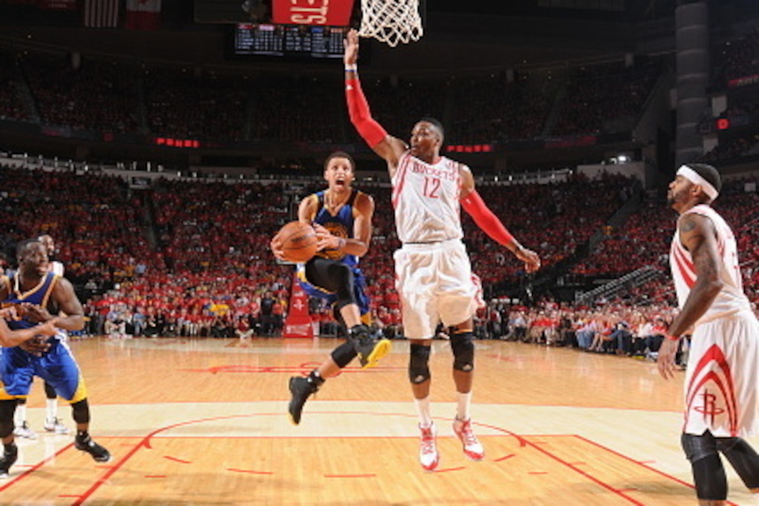 HOUSTON, TX - MAY 25:  Stephen Curry #30 of the Golden State Warriors shoots the ball against Dwight Howard #12 of the Houston Rockets in Game Four of the Western Conference Finals during the 2015 NBA Playoffs on May 25, 2015 at the Toyota Center in Houst