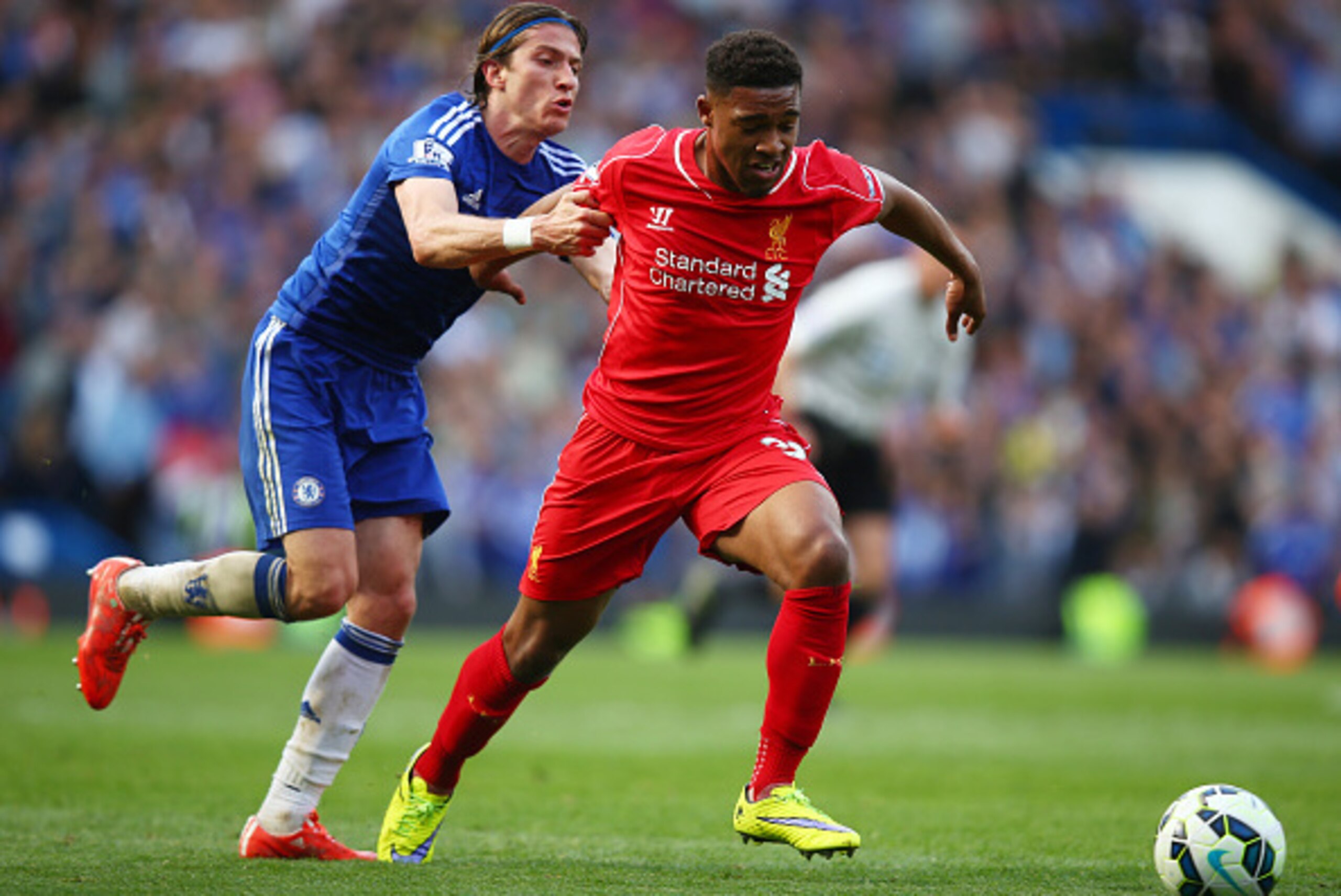 LONDON, ENGLAND - MAY 10:  Jordon Ibe of Liverpool is held back by Filipe Luis of Chelsea during the Barclays Premier League match between Chelsea and Liverpool at Stamford Bridge on May 10, 2015 in London, England.  (Photo by Clive Rose/Getty Images)