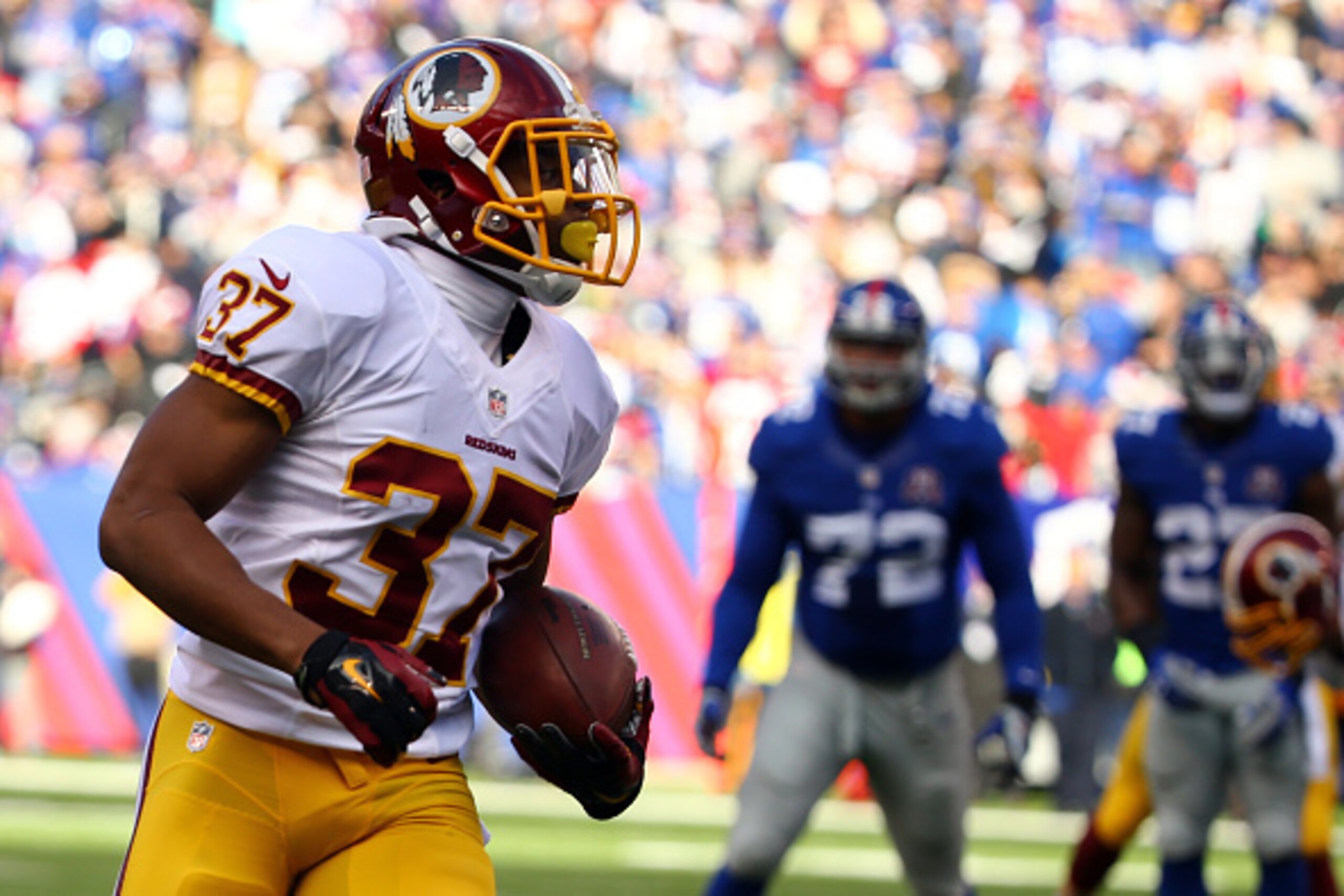 EAST RUTHERFORD, NJ - DECEMBER 14:  Chris Thompson #37 of the Washington Redskins scores a 9 yard touchdown in the second quarter against the New York Giants during their game at MetLife Stadium on December 14, 2014 in East Rutherford, New Jersey.  (Photo