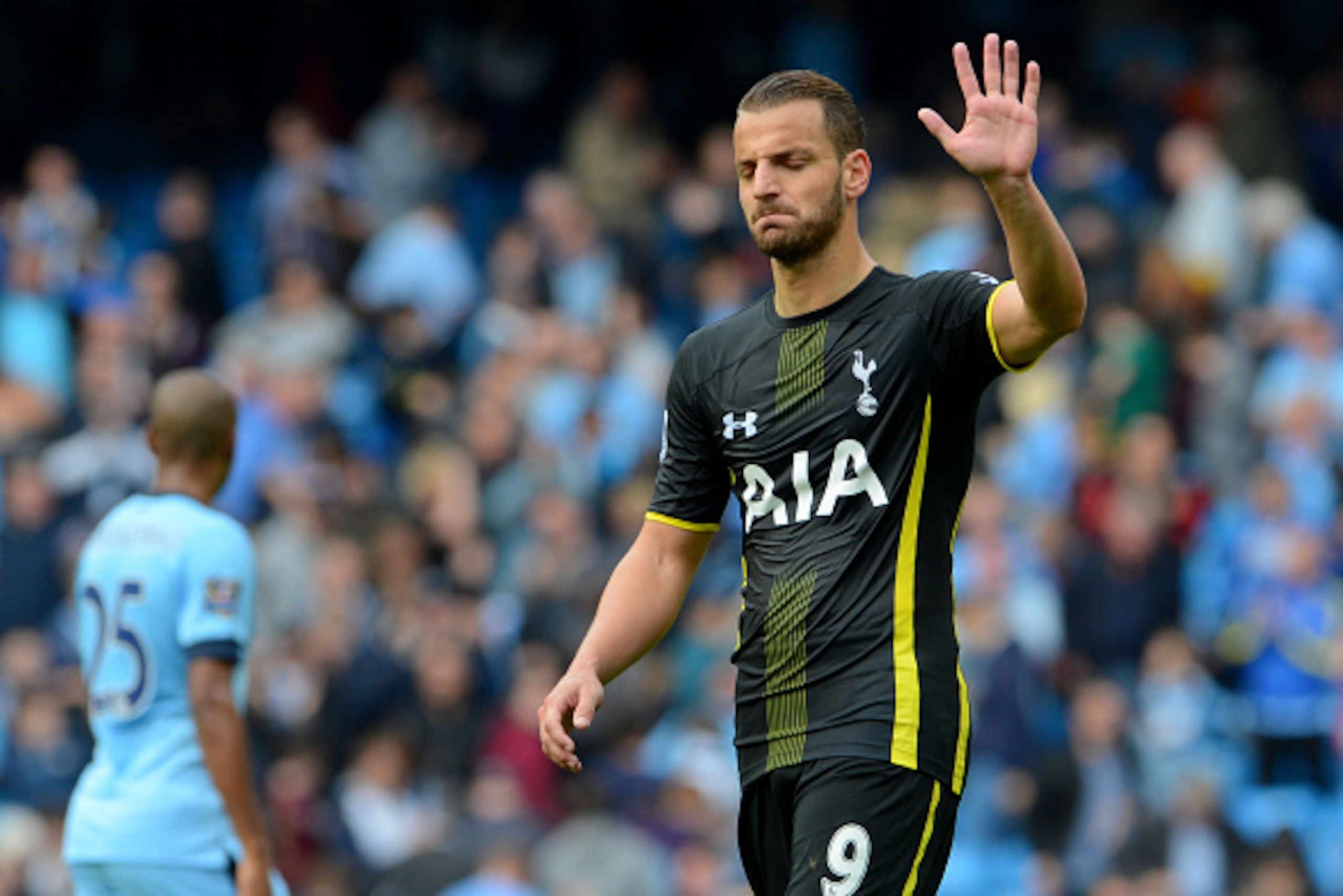 MANCHESTER, ENGLAND - OCTOBER 18: A dejected Roberto Soldado of Spurs acknowledges the travelling fans following their 4-1 defeat during the Barclays Premier League match between Manchester City and Tottenham Hotspur at Etihad Stadium on October 18, 2014 MANCHESTER, ENGLAND - OCTOBER 18: A dejected Roberto Soldado of Spurs acknowledges the travelling fans following their 4-1 defeat during the Barclays Premier League match between Manchester City and Tottenham Hotspur at Etihad Stadium on October 18, 2014