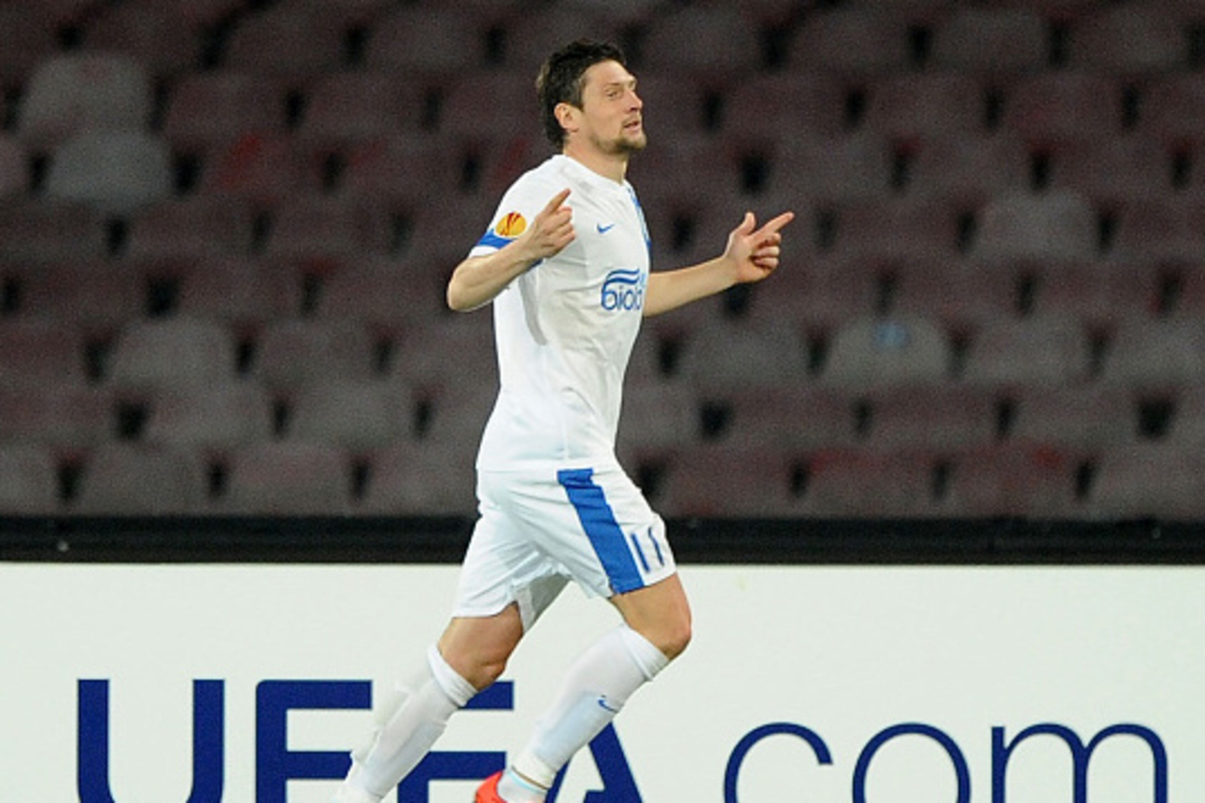 NAPLES, ITALY - MAY 7: Yevhen Seleznyov of Dnipro Dnipropetrovs celebrates after scoring the equalizing goal 1-1 during the UEFA Europa League Semi Final between SSC Napoli and FC Dnipro Dnipropetrovsk on May 7, 2015 in Naples, Italy.  (Photo by Francesco