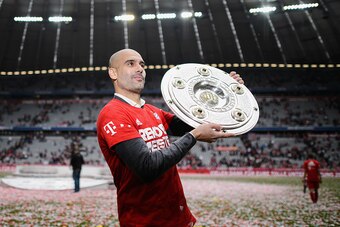 MUNICH, GERMANY - MAY 23:  Head coach Pep Guardiola of Muenchen celebtrate with the Bundesliga trophy after winning the league during the Bundesliga match between FC Bayern Muenchen and 1. FSV Mainz 05 at Allianz Arena on May 23, 2015 in Munich, Germany. 