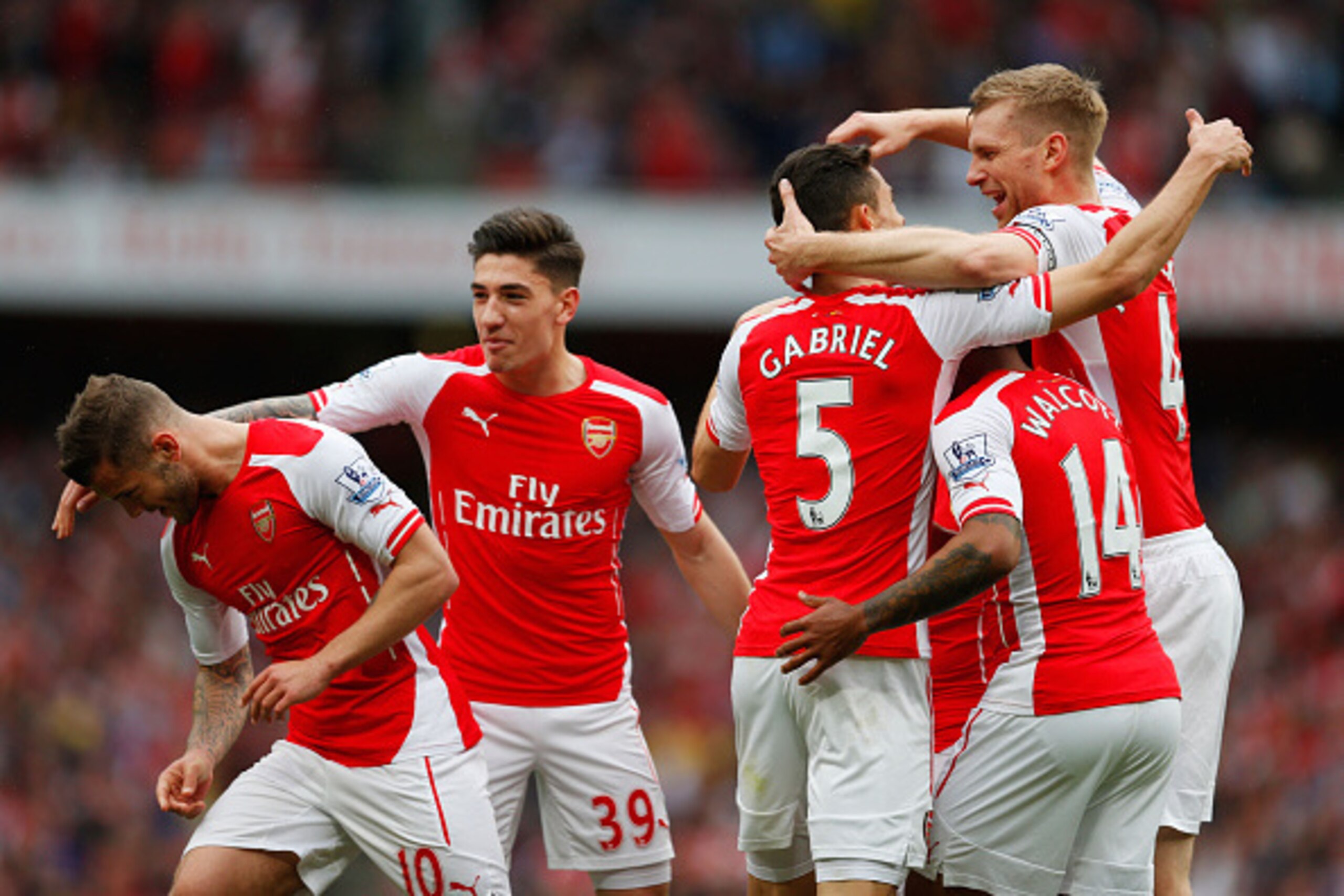 LONDON, ENGLAND - MAY 24:  Jack Wilshere (L) of Arsenal celebrates scoring his team's third goal with his team mates during the Barclays Premier League match between Arsenal and West Bromwich Albion at Emirates Stadium on May 24, 2015 in London, England. 