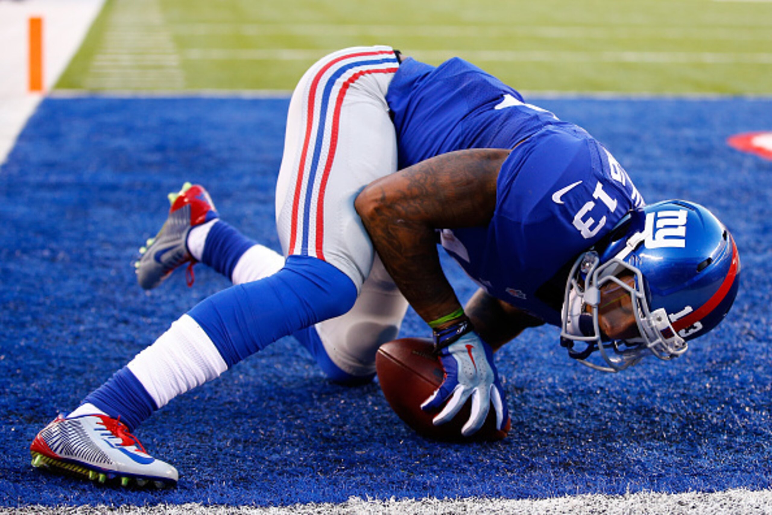 EAST RUTHERFORD, NJ - DECEMBER 14:  Odell Beckham Jr. #13 of the New York Giants attempts to score a 30 yard touchdown that was nullified due to a penalty in the fourth quarter during their game against the Washington Redskins at MetLife Stadium on Decemb