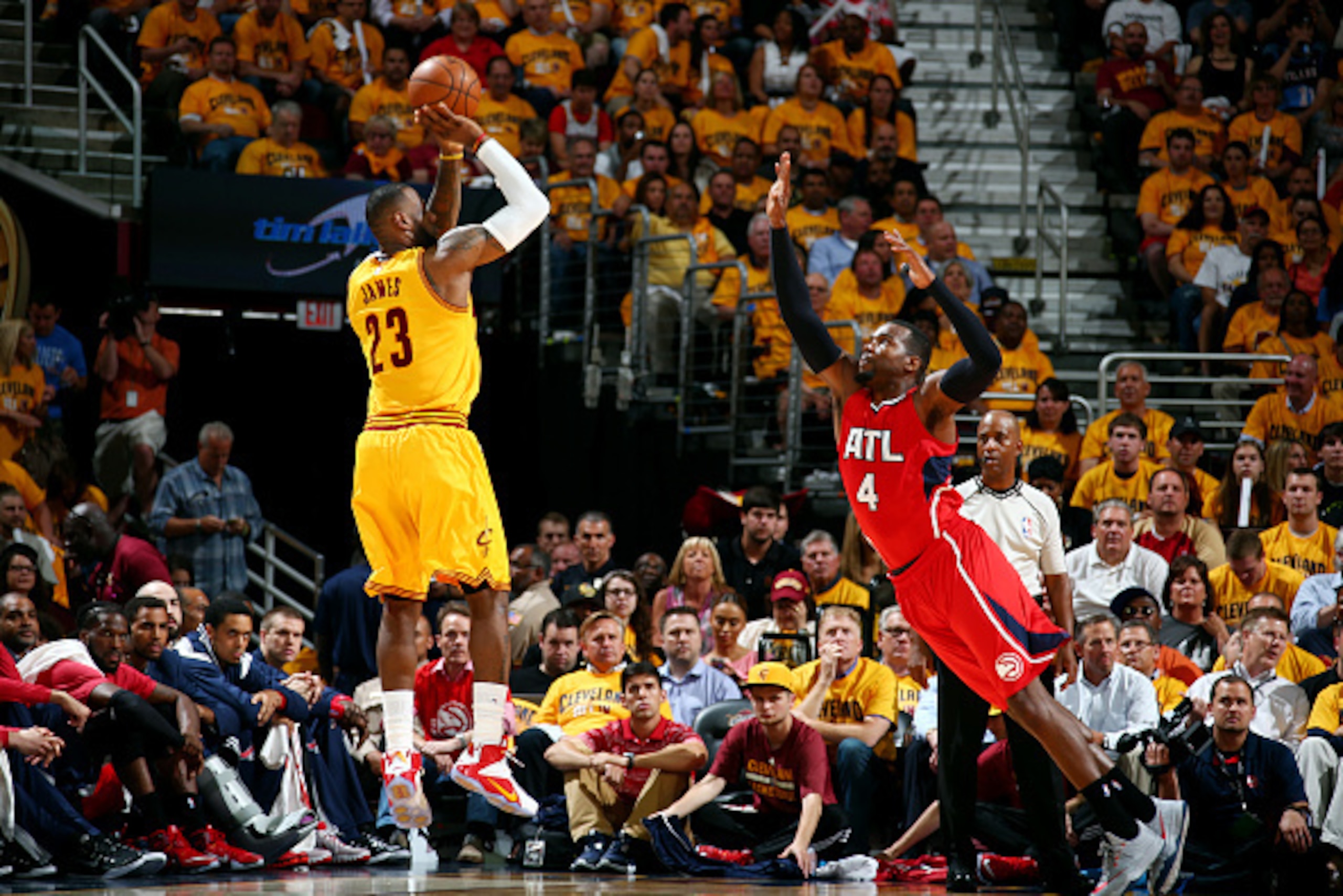 CLEVELAND, OH - MAY 26: LeBron James #23 of the Cleveland Cavaliers shoots against Paul Millsap #4 of the Atlanta Hawks in Game Four of the Eastern Conference Finals during the 2015 NBA Playoffs on May 26, 2015 at Quicken Loans Arena in Cleveland, Ohio. CLEVELAND, OH - MAY 26: LeBron James #23 of the Cleveland Cavaliers shoots against Paul Millsap #4 of the Atlanta Hawks in Game Four of the Eastern Conference Finals during the 2015 NBA Playoffs on May 26, 2015 at Quicken Loans Arena in Cleveland, Ohio.