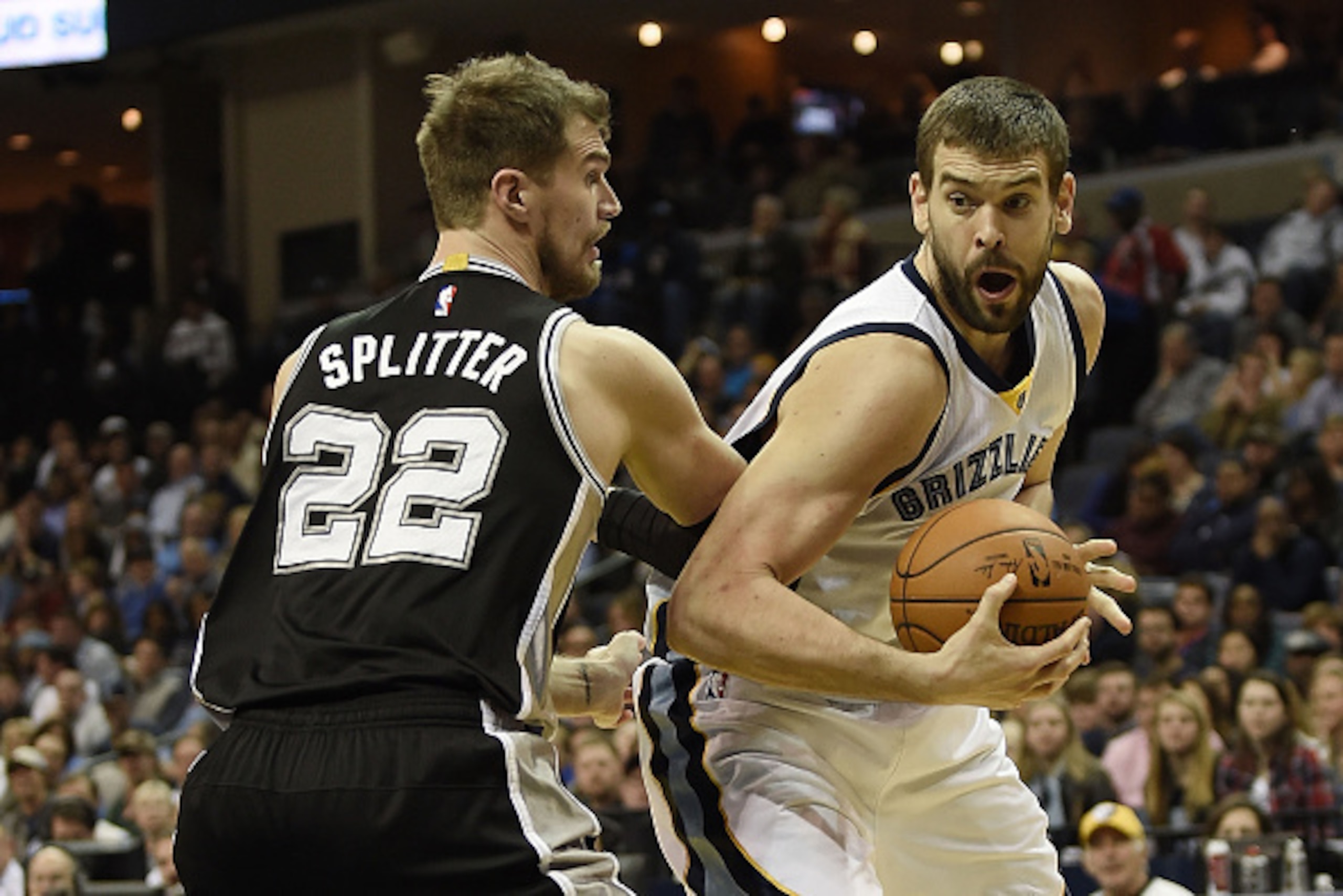 MEMPHIS, TN - DECEMBER 30:  Marc Gasol #33 of the Memphis Grizzlies works against Tiago Splitter #22 of the San Antonio Spurs during a game at the FedExForum on December 30, 2014 in Memphis, Tennessee.  NOTE TO USER: User expressly acknowledges and agrees
