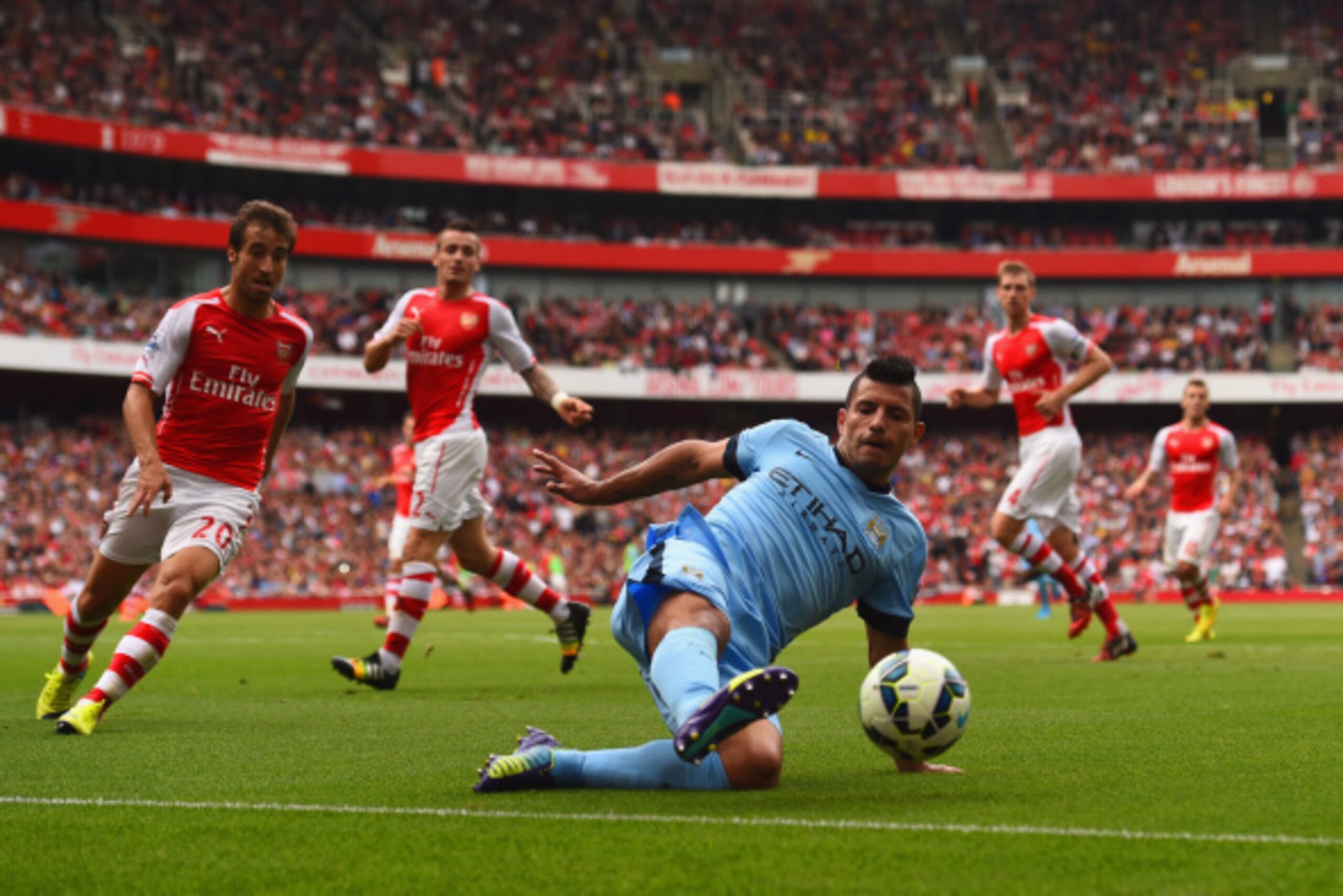 LONDON, ENGLAND - SEPTEMBER 13:  Sergio Aguero of Manchester City stretches for the ball during the Barclays Premier League match between Arsenal and Manchester City at Emirates Stadium on September 13, 2014 in London, England.  (Photo by Shaun Botterill/