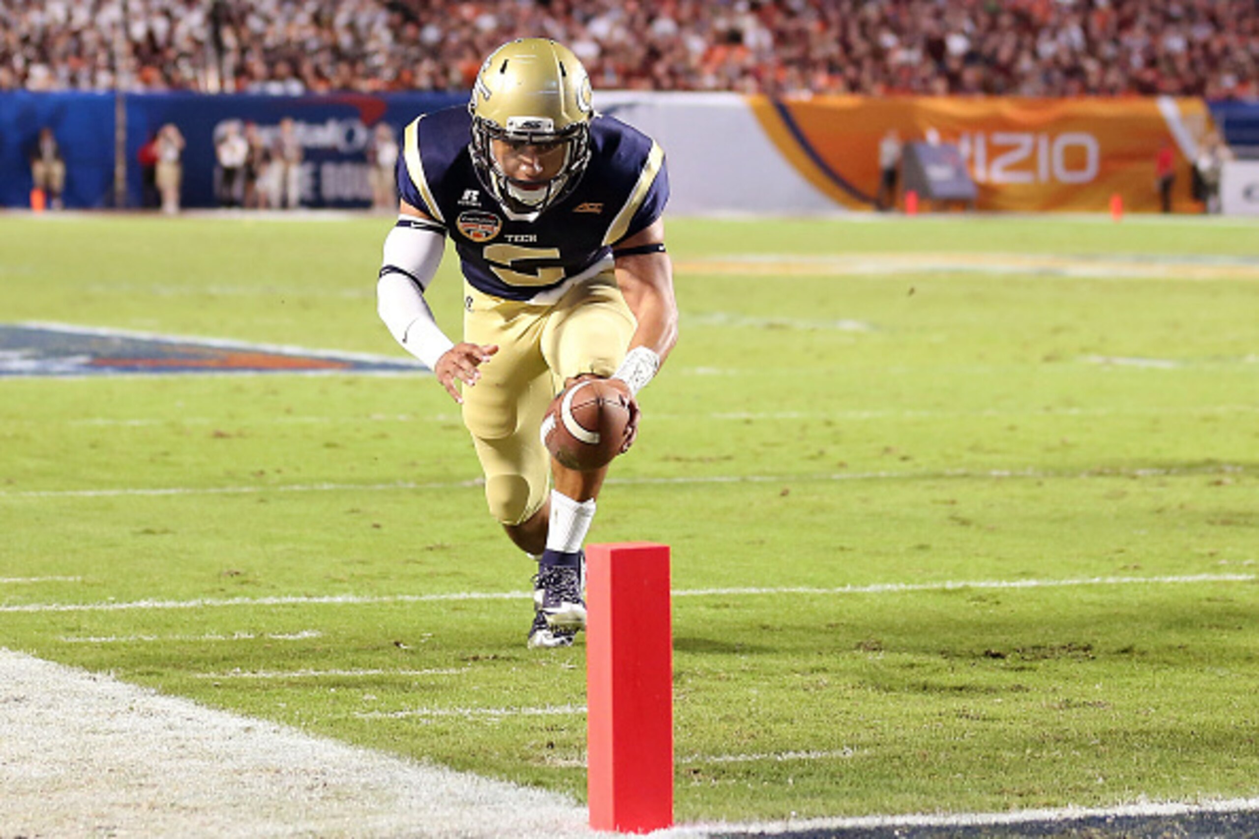 MIAMI GARDENS, FL - DECEMBER 31:  Justin Thomas #5 of the Georgia Tech Yellow Jackets scores a touchdown during the second half of the Capital One Orange Bowl game against the Mississippi State Bulldogs at Sun Life Stadium on December 31, 2014 in Miami Ga