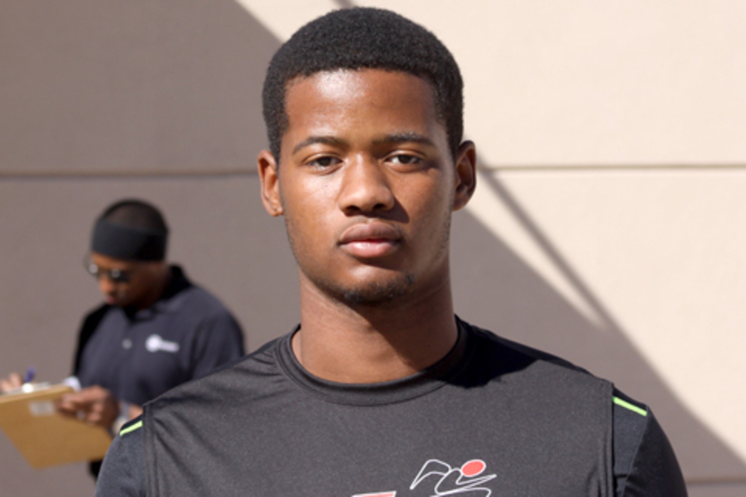 TE Zarrian Holcombe