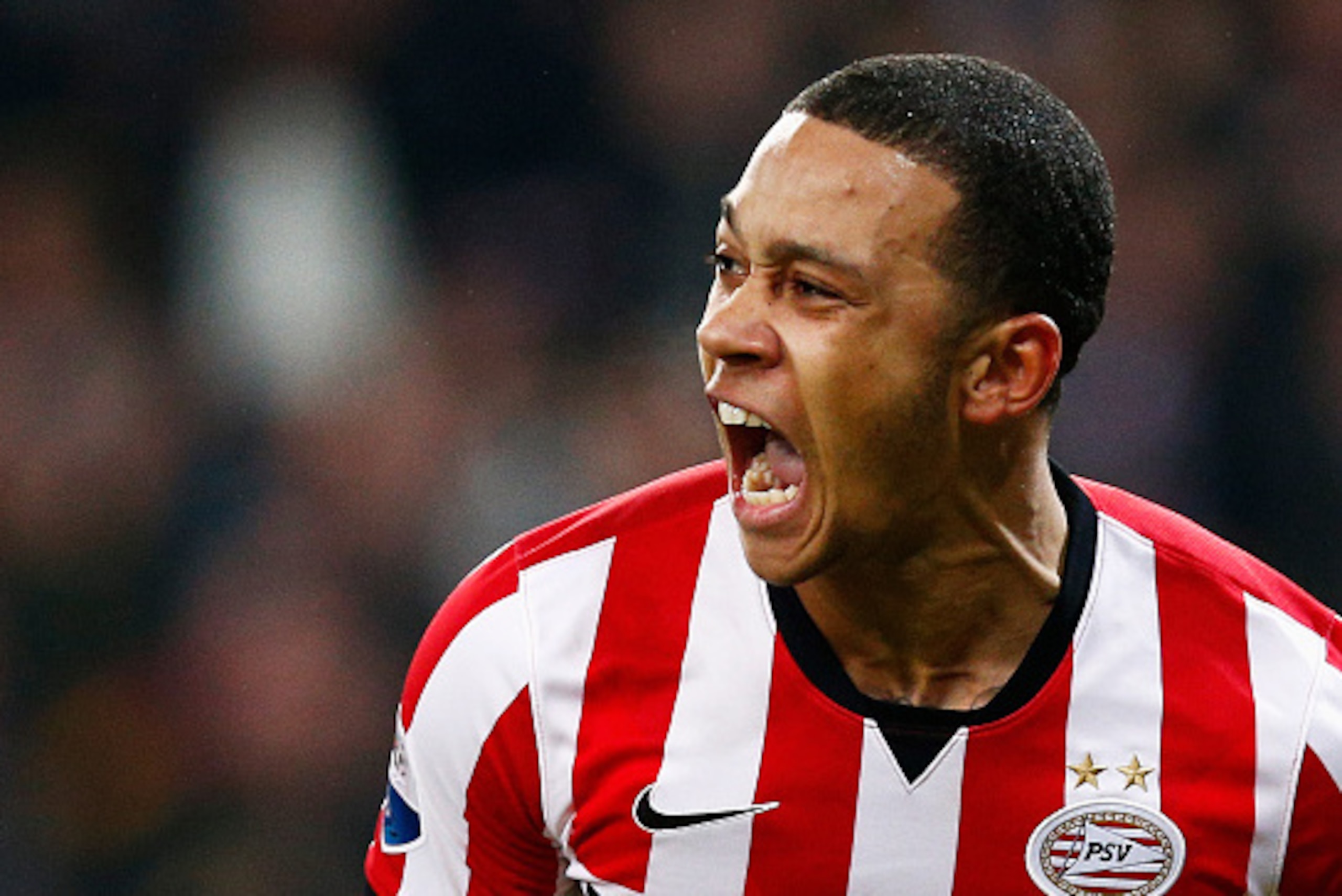 EINDHOVEN, NETHERLANDS - DECEMBER 17:  Memphis Depay of PSV Eindhoven celebrates scoring his teams winning goal in the final minute of the game during the Eredivisie match between PSV Eindhoven and Feyenoord Rotterdam held at the Philips Stadion on Decemb