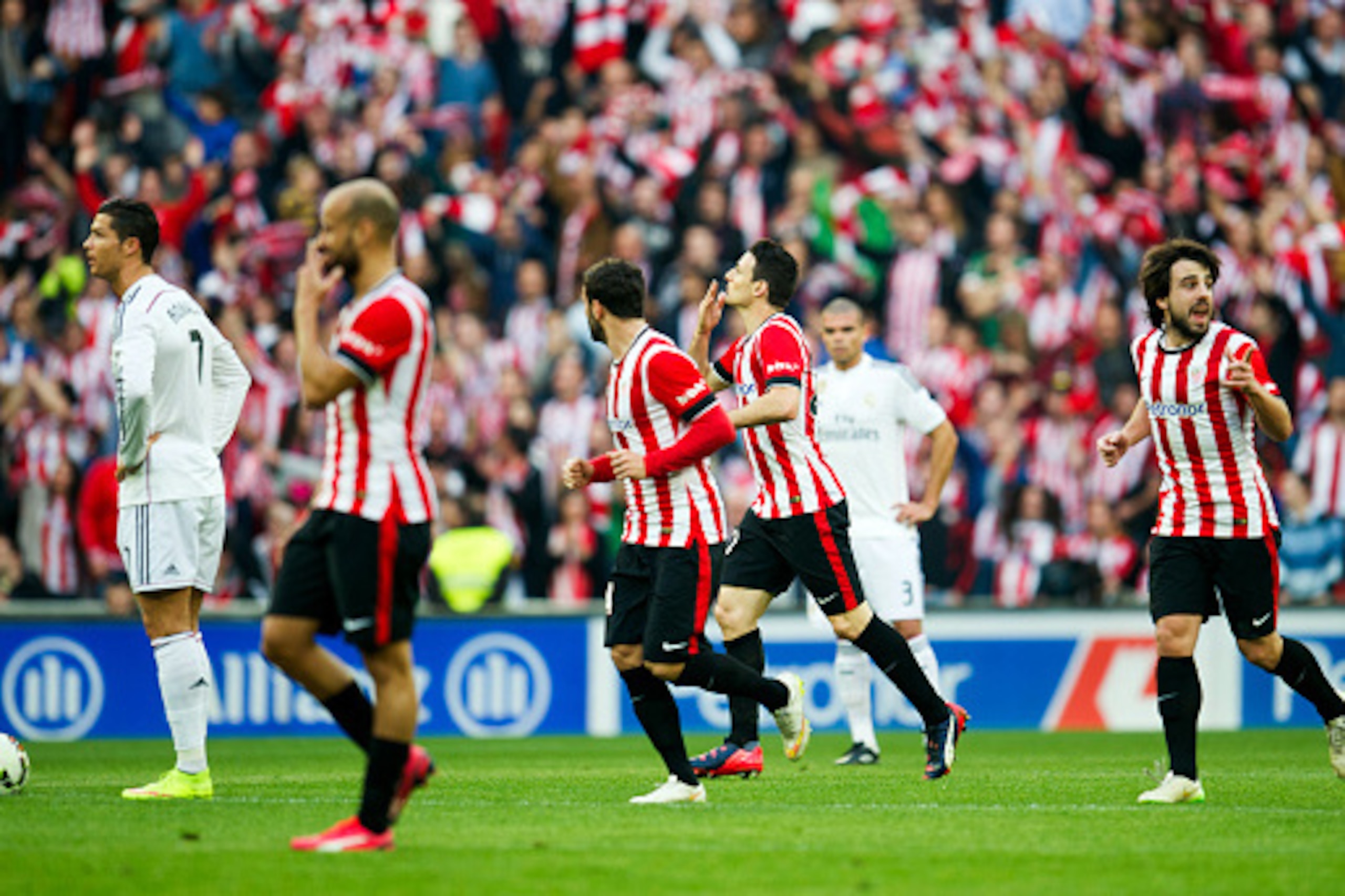 BILBAO, SPAIN - MARCH 07: Aritz Aduriz of Athletic Club celebrates after scoring the first goal during the La Liga match between Athletic Club Bilbao and Real Madrid CF at San Mames Stadium on March 7, 2015 in Bilbao, Spain. (Photo by Juan Manuel Serran BILBAO, SPAIN - MARCH 07: Aritz Aduriz of Athletic Club celebrates after scoring the first goal during the La Liga match between Athletic Club Bilbao and Real Madrid CF at San Mames Stadium on March 7, 2015 in Bilbao, Spain. (Photo by Juan Manuel Serran
