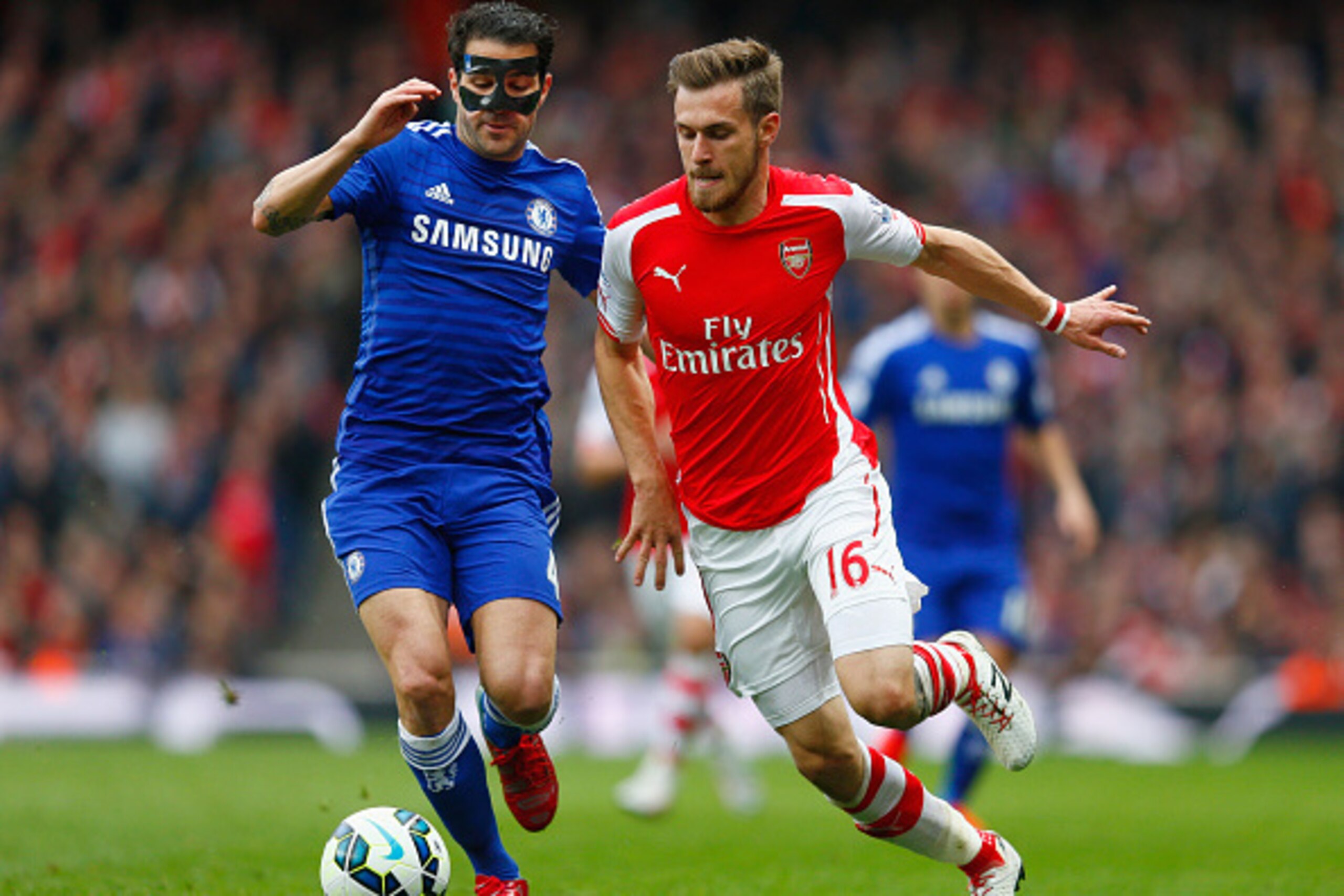 LONDON, ENGLAND - APRIL 26:  Cesc Fabregas of Chelsea and Aaron Ramsey of Arsenal battle for the ball during the Barclays Premier League match between Arsenal and Chelsea at Emirates Stadium on April 26, 2015 in London, England.  (Photo by Julian Finney/G