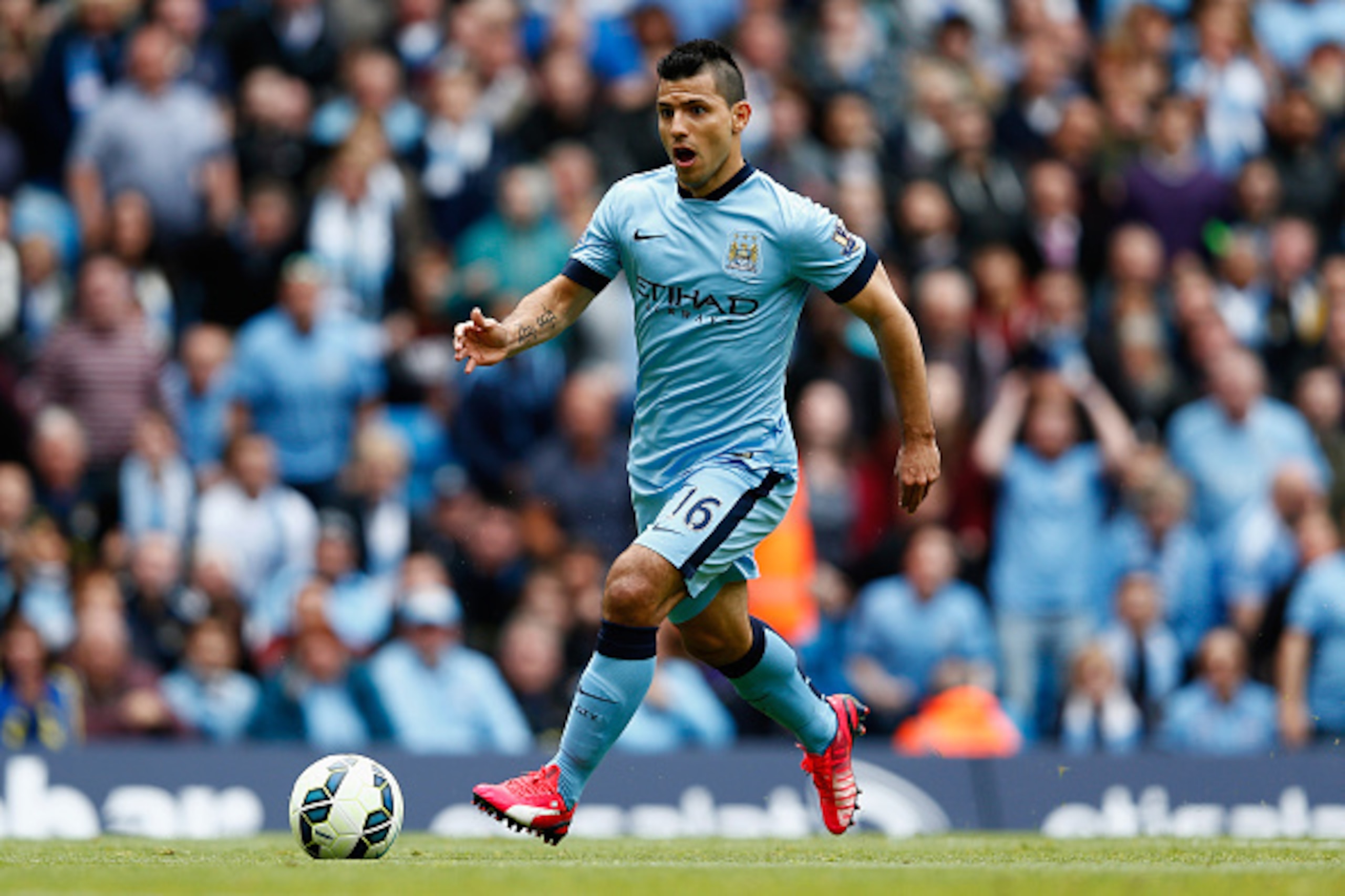 MANCHESTER, ENGLAND - MAY 24:  Sergio Aguero of Manchester City in action during the Barclays Premier League match between Manchester City and Southampton held at Etihad Stadium on May 24, 2015 in Manchester, England.  (Photo by Dean Mouhtaropoulos/Getty 