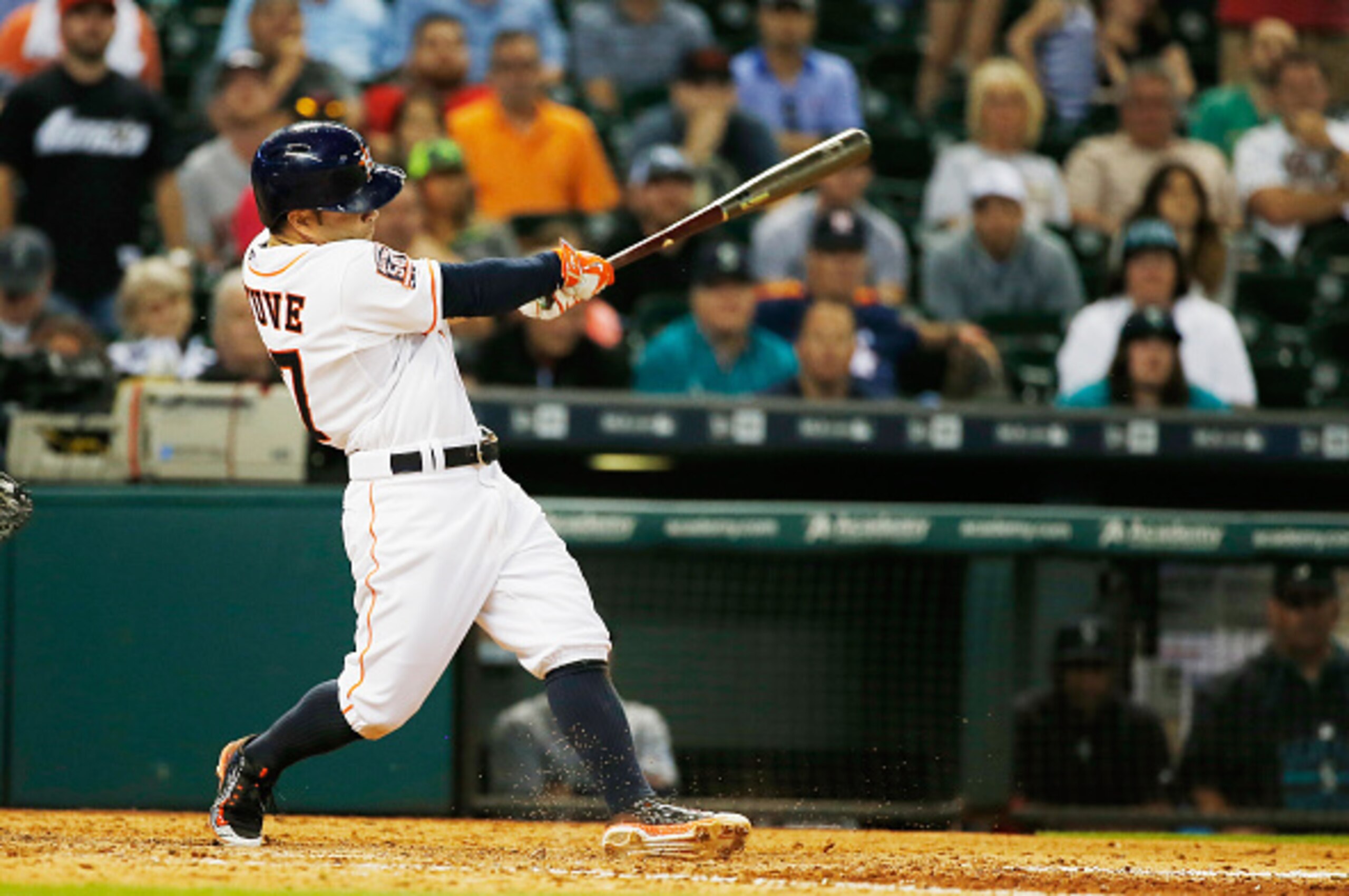HOUSTON, TX - APRIL 30:  Jose Altuve #27 of the Houston Astros hits his tenth inning game-winning RBI single to defeat the Seattle Mariners 3-2 at Minute Maid Park on April 30, 2015 in Houston, Texas.  (Photo by Scott Halleran/Getty Images)
