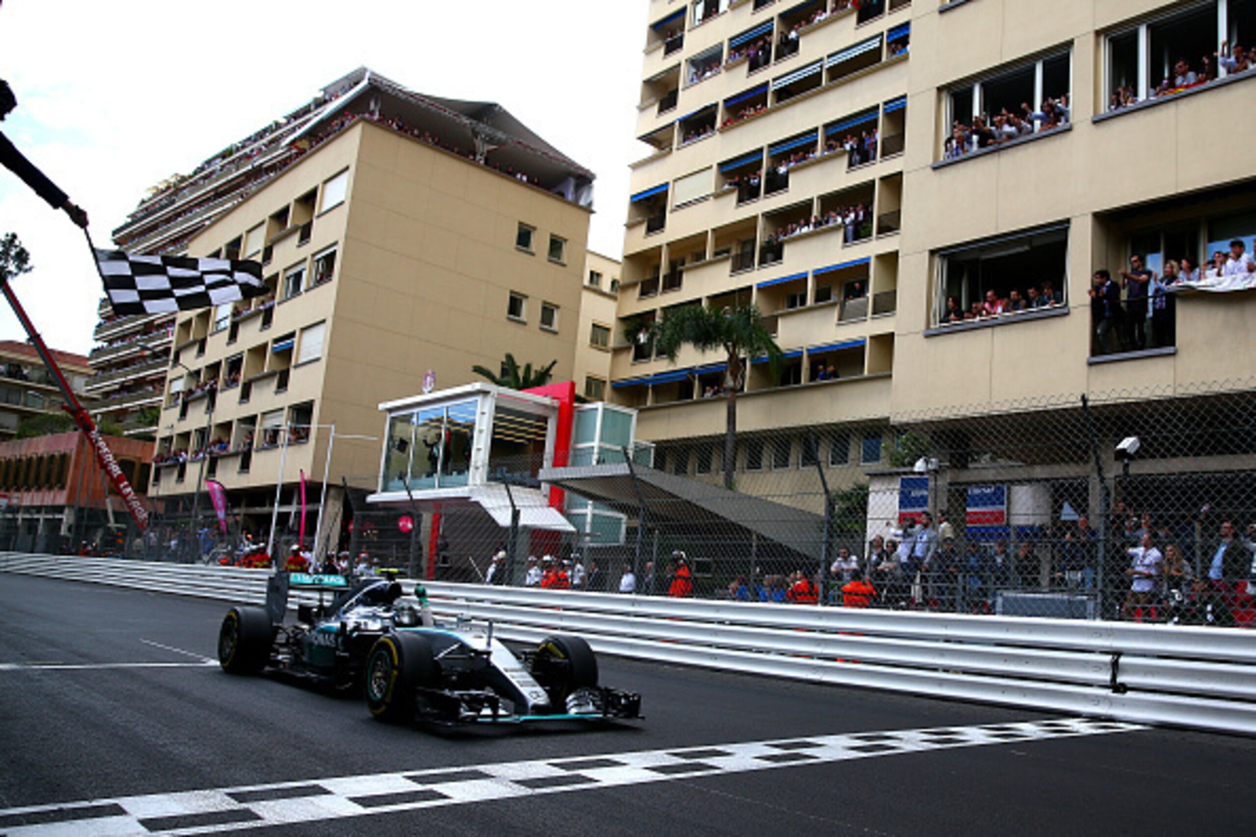 MONTE-CARLO, MONACO - MAY 24:  Nico Rosberg of Germany and Mercedes GP crosses the finish line to win the Monaco Formula One Grand Prix at Circuit de Monaco on May 24, 2015 in Monte-Carlo, Monaco.  (Photo by Dan Istitene/Getty Images)