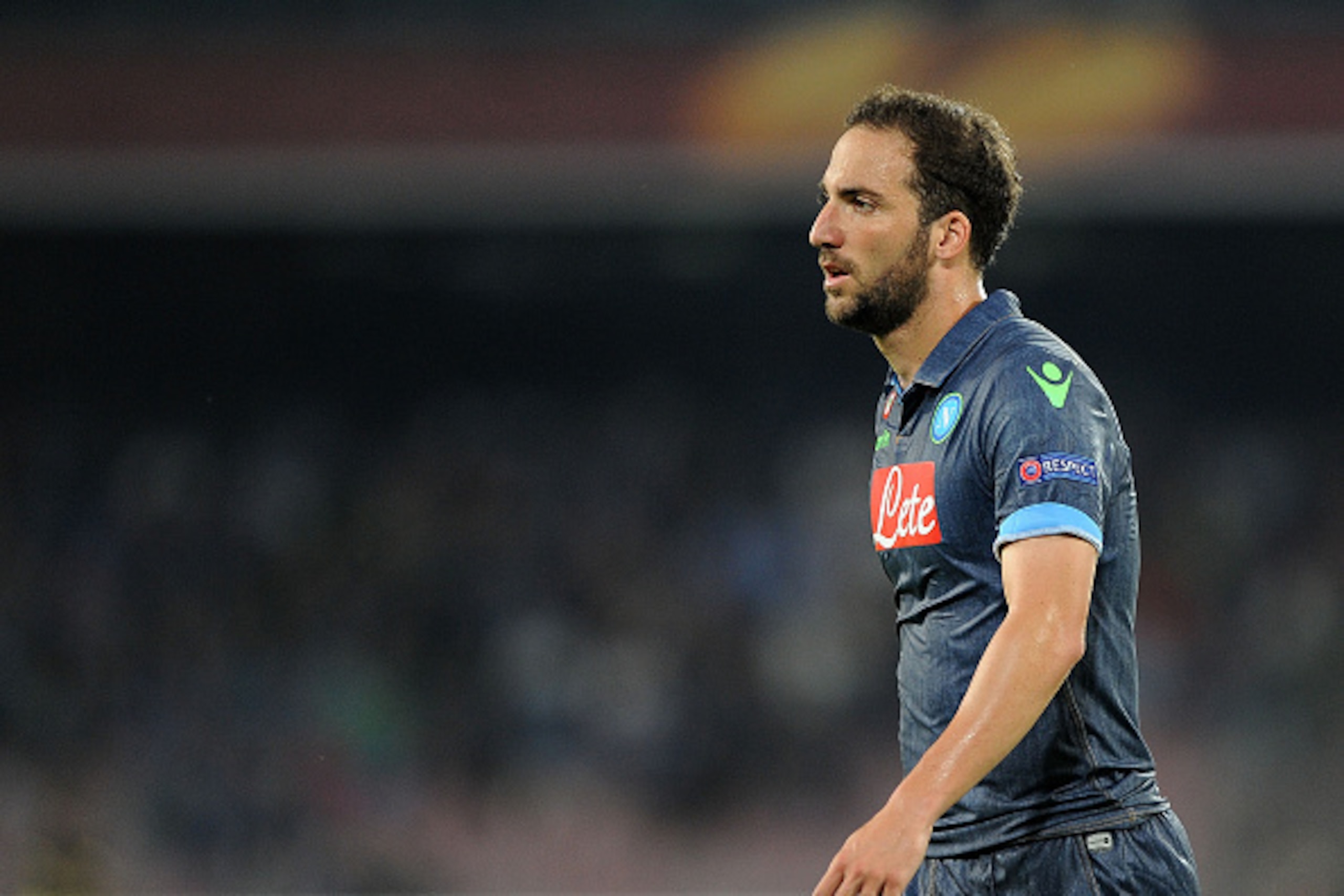 NAPLES, ITALY - MAY 7: Gonzalo Higuain of Napoli in action during the UEFA Europa League Semi Final between SSC Napoli and FC Dnipro Dnipropetrovsk on May 7, 2015 in Naples, Italy.  (Photo by Francesco Pecoraro/Getty Images)