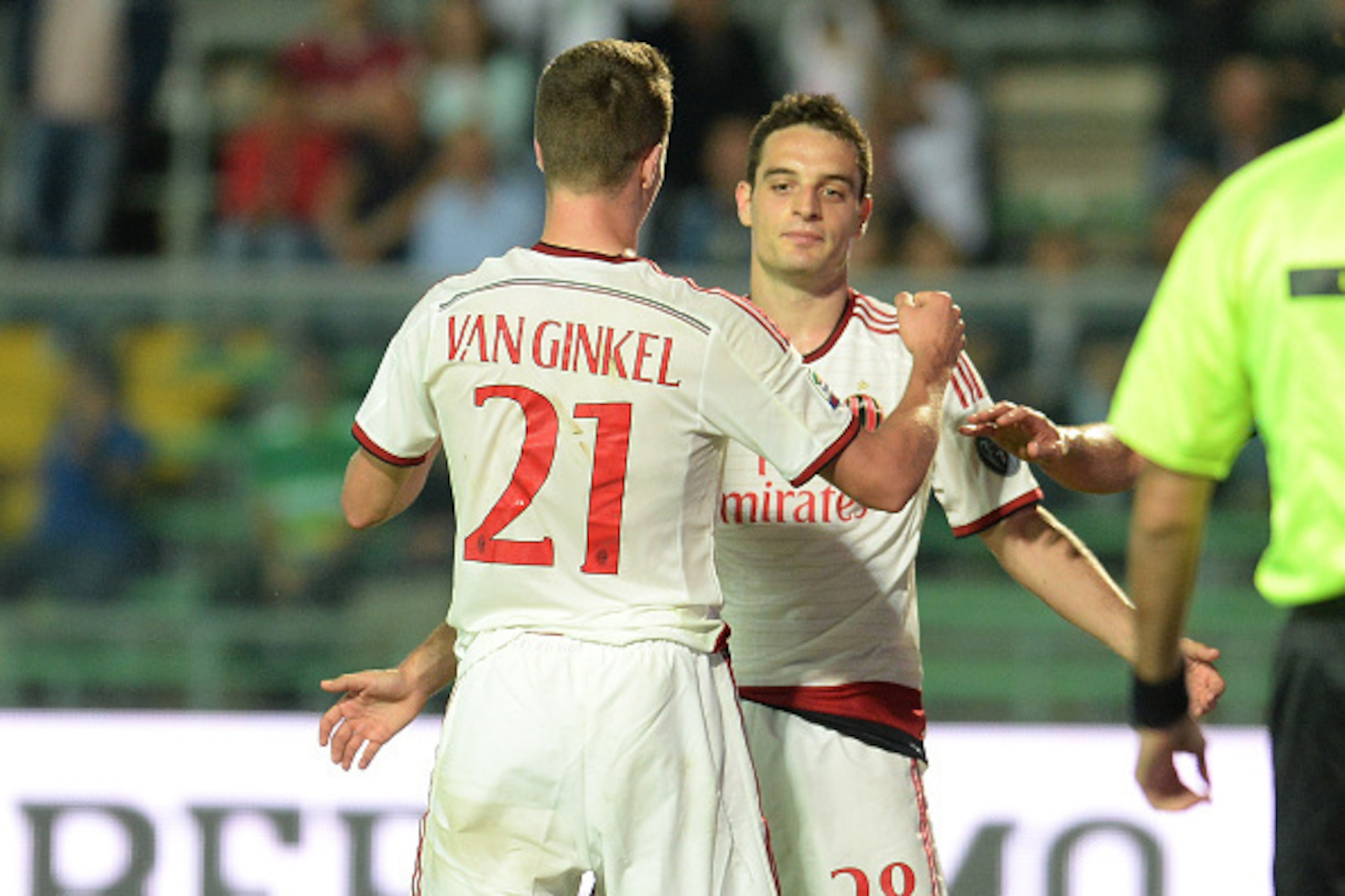 BERGAMO, ITALY - MAY 30: Giacomo Bonaventura (R) of AC Milan celebrates after scoring his team's third goal during the Serie A match between Atalanta BC and AC Milan at Stadio Atleti Azzurri d'Italia on May 30, 2015 in Bergamo, Italy. (Photo by Dino Pa BERGAMO, ITALY - MAY 30: Giacomo Bonaventura (R) of AC Milan celebrates after scoring his team's third goal during the Serie A match between Atalanta BC and AC Milan at Stadio Atleti Azzurri d'Italia on May 30, 2015 in Bergamo, Italy. (Photo by Dino Pa