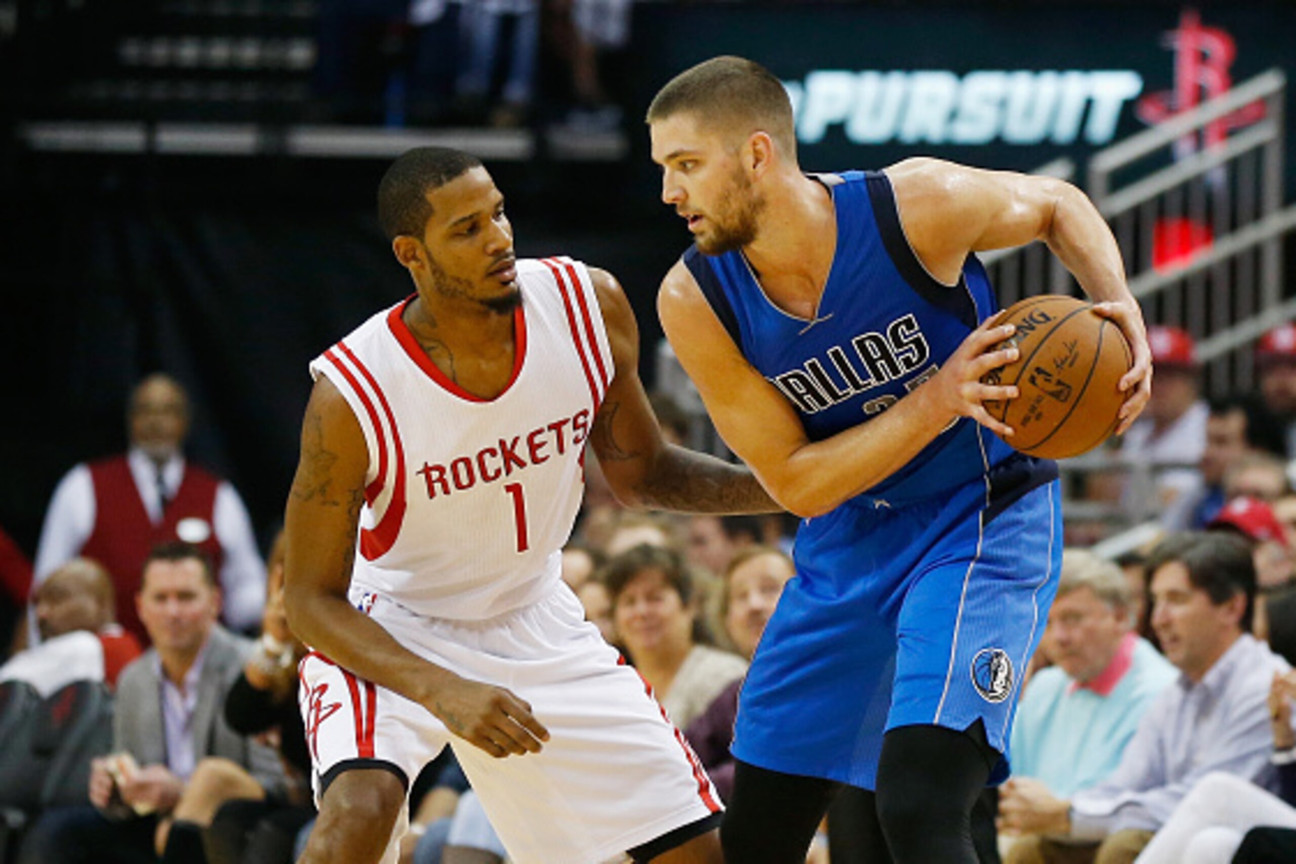 HOUSTON, TX - NOVEMBER 22:  Trevor Ariza #1 of the Houston Rockets defends against Chandler Parsons #25 of the Dallas Mavericks during their game at the Toyota Center on November 22, 2014 in Houston, Texas.  NOTE TO USER: User expressly acknowledges and a