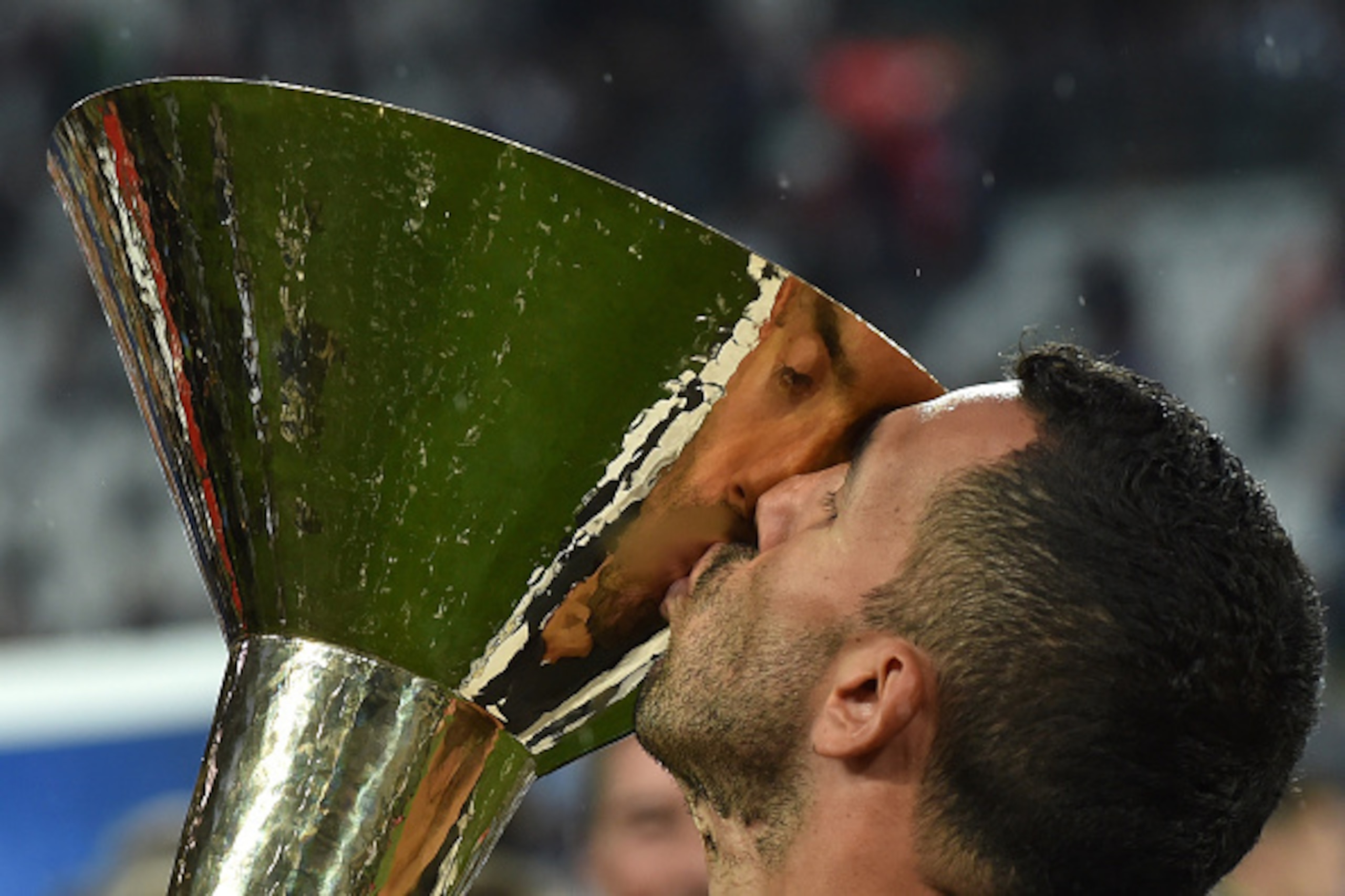 TURIN, ITALY - MAY 23:  Carlos Tevez of Juventus FC celebrates with the Serie A Trophy at the end of the Serie A match between Juventus FC and SSC Napoli at Juventus Arena on May 23, 2015 in Turin, Italy.  (Photo by Valerio Pennicino/Getty Images)