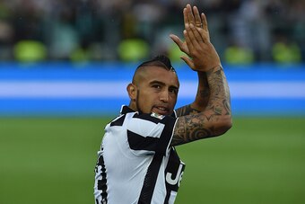 TURIN, ITALY - MAY 23:  Arturo Vidal of Juventus FC salutes the fans at the end of the Serie A match between Juventus FC and SSC Napoli at Juventus Arena on May 23, 2015 in Turin, Italy.  (Photo by Valerio Pennicino/Getty Images)