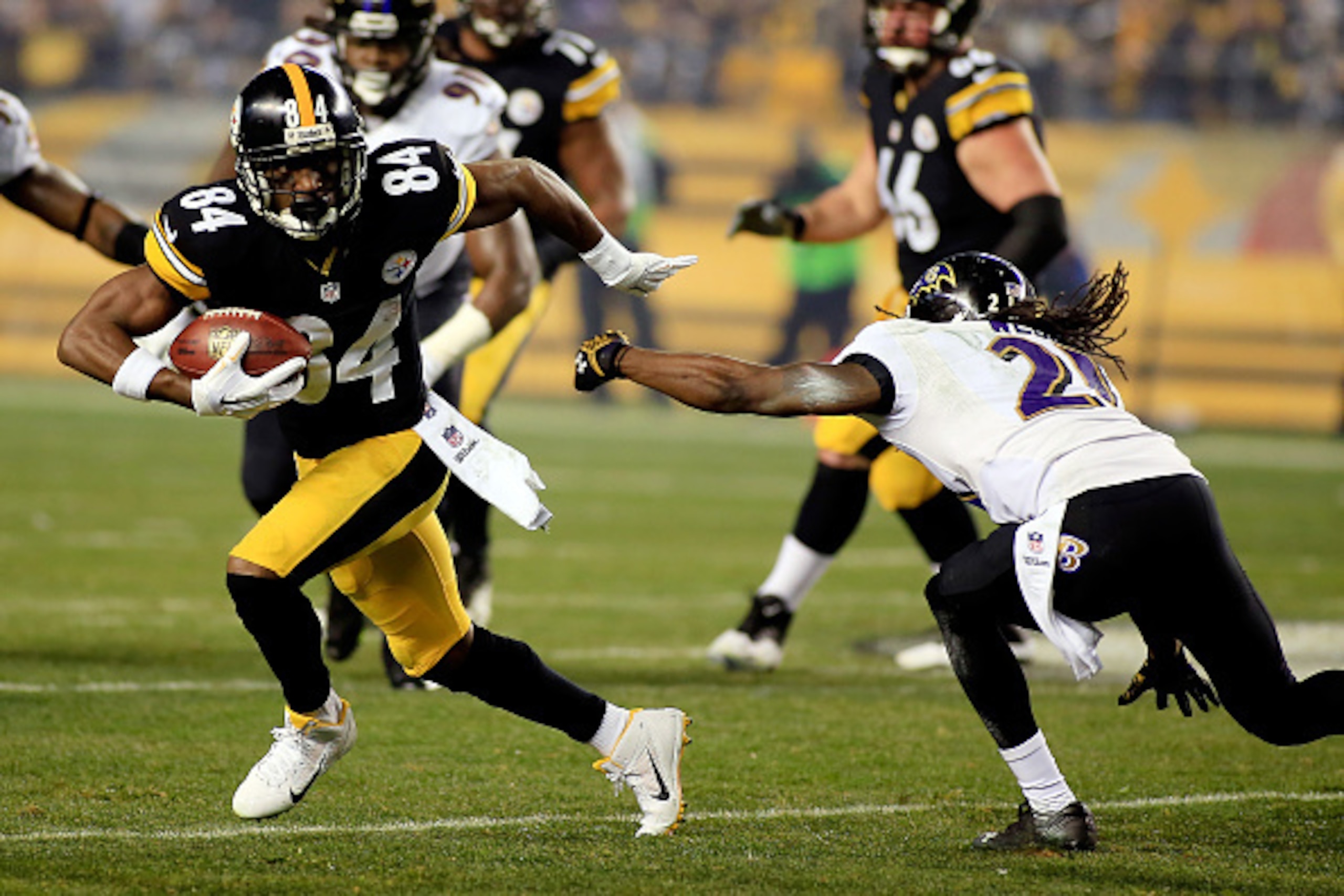 PITTSBURGH, PA - JANUARY 03:  Antonio Brown #84 of the Pittsburgh Steelers avoids a tackle by  Lardarius Webb #21 of the Baltimore Ravens during their AFC Wild Card game at Heinz Field on January 3, 2015 in Pittsburgh, Pennsylvania.  (Photo by Justin K. A