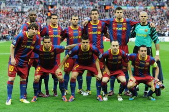 LONDON, ENGLAND - MAY 28:  Barcelona pose for photographs ahead of the UEFA Champions League final between FC Barcelona and Manchester United FC at Wembley Stadium on May 28, 2011 in London, England.  (Photo by Jasper Juinen/Getty Images)