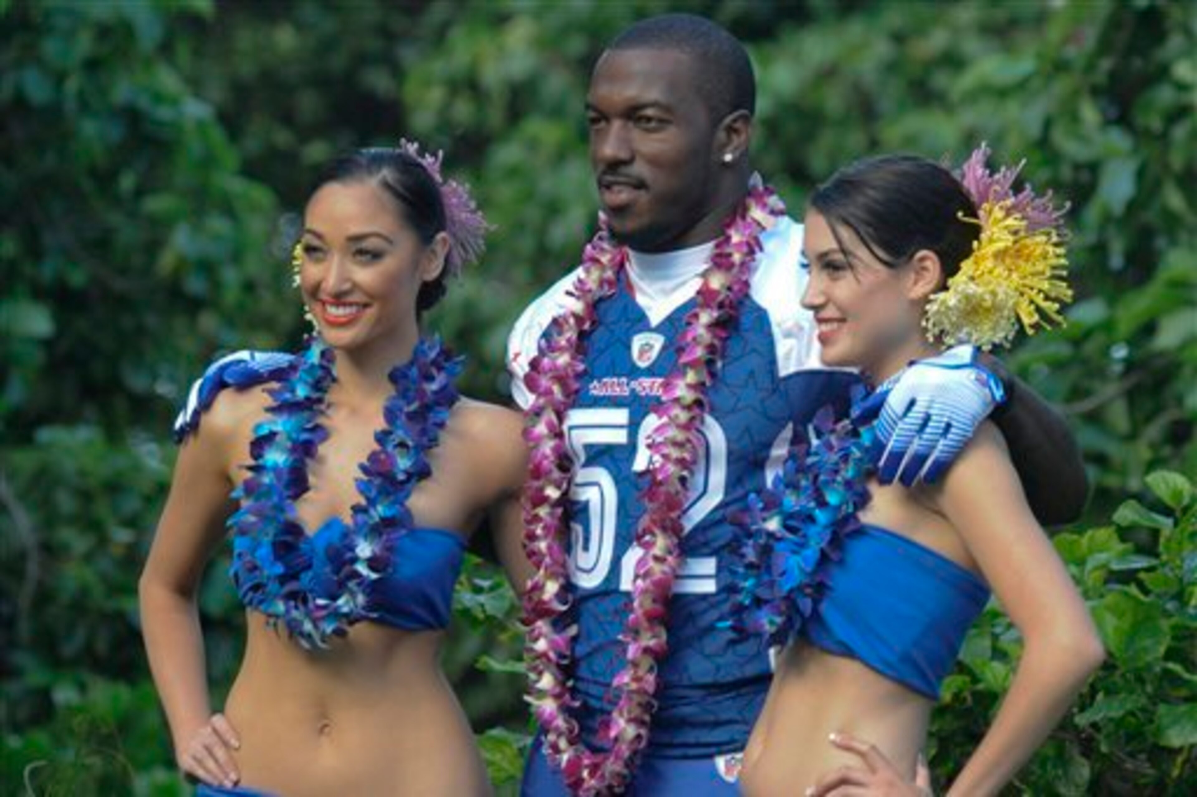 Willis was a regular visitor to Hawaii.