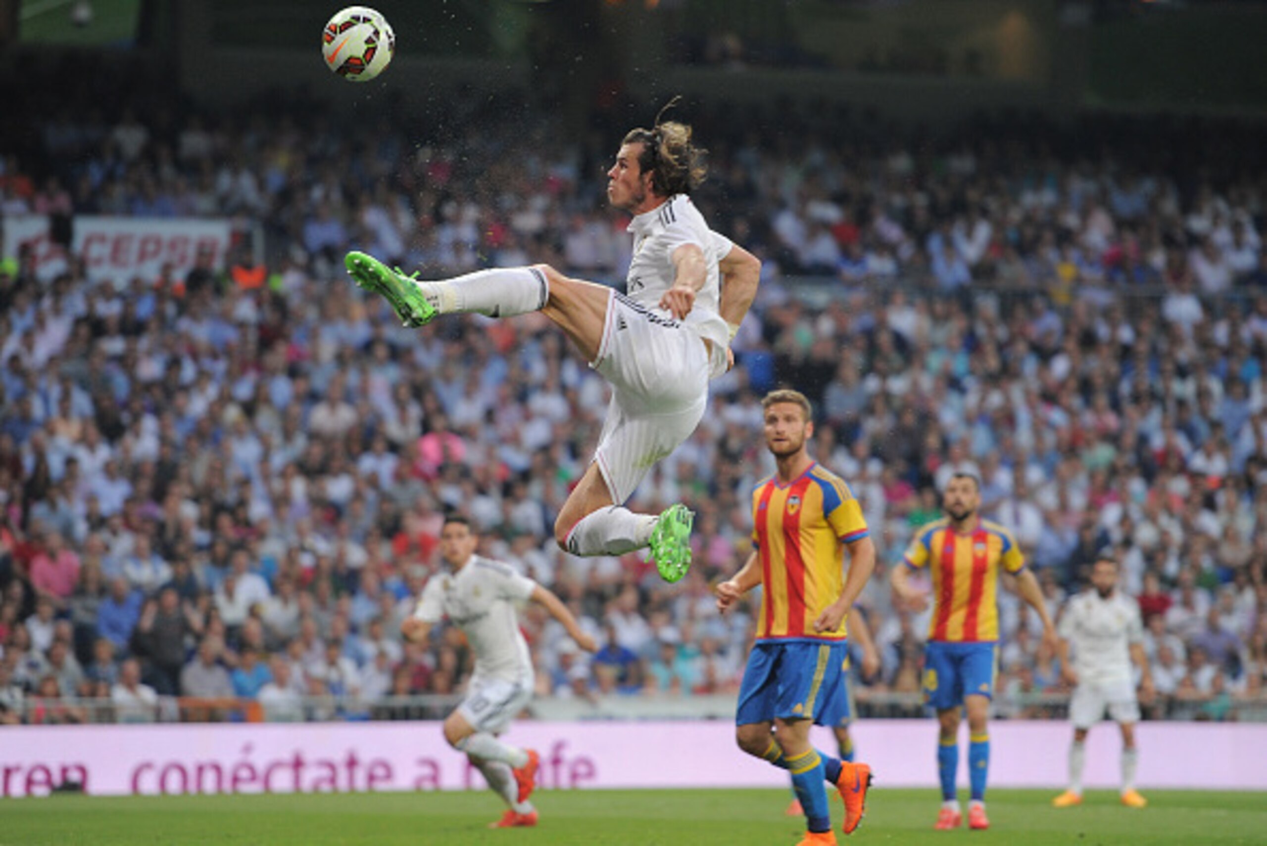 MADRID, SPAIN - MAY 09:  Gareth Bale of Real Madrid goes for a high ball  during the La Liga match between Real Madrid CF and Valencia CF at Estadio Santiago Bernabeu on May 9, 2015 in Madrid, Spain.  (Photo by Denis Doyle/Getty Images)