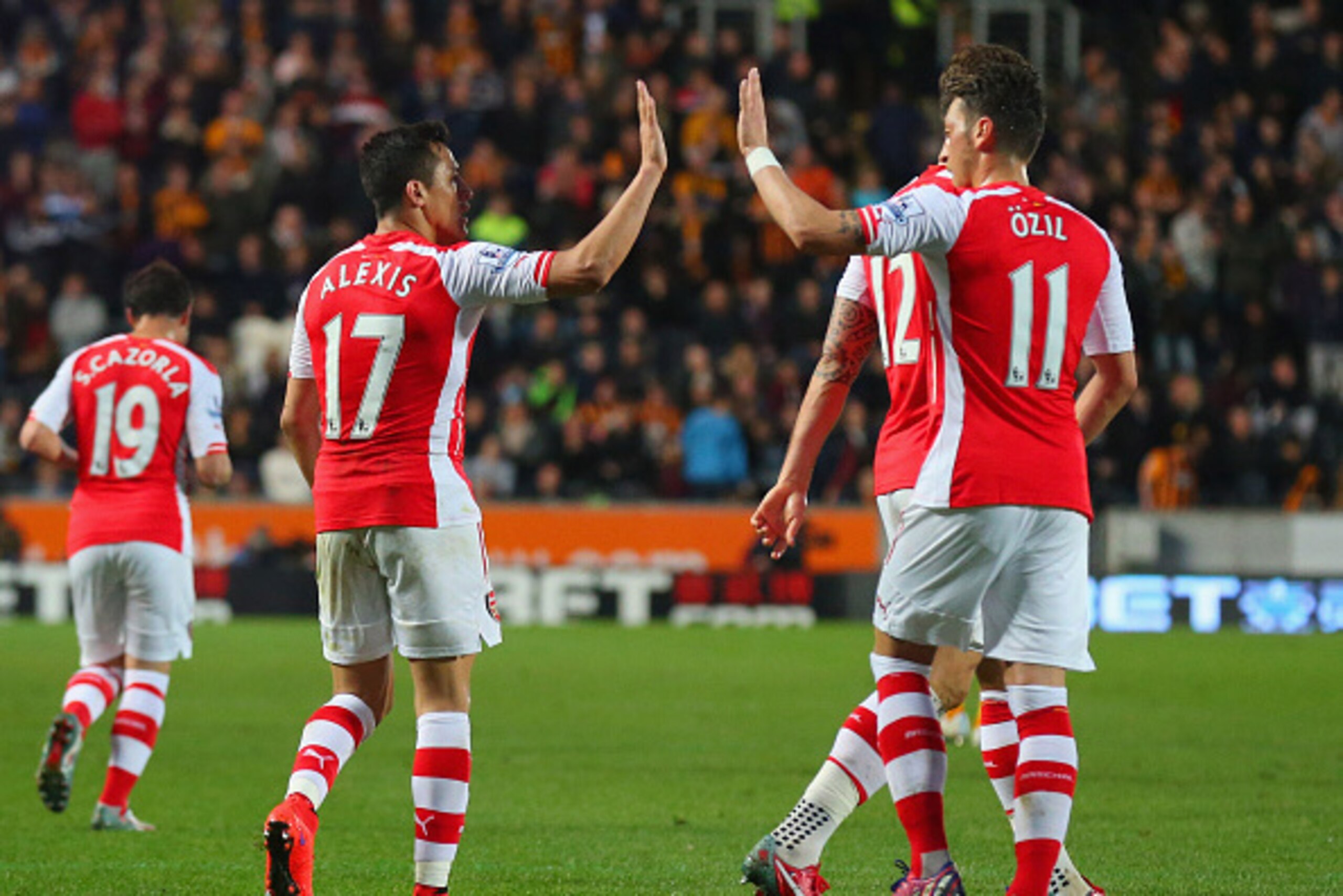 HULL, ENGLAND - MAY 04:  Alexis Sanchez of Arsenal celebrates with Mesut Oezil as he scores their third goal during the Barclays Premier League match between Hull City and Arsenal at KC Stadium on May 4, 2015 in Hull, England.  (Photo by Alex Livesey/Gett