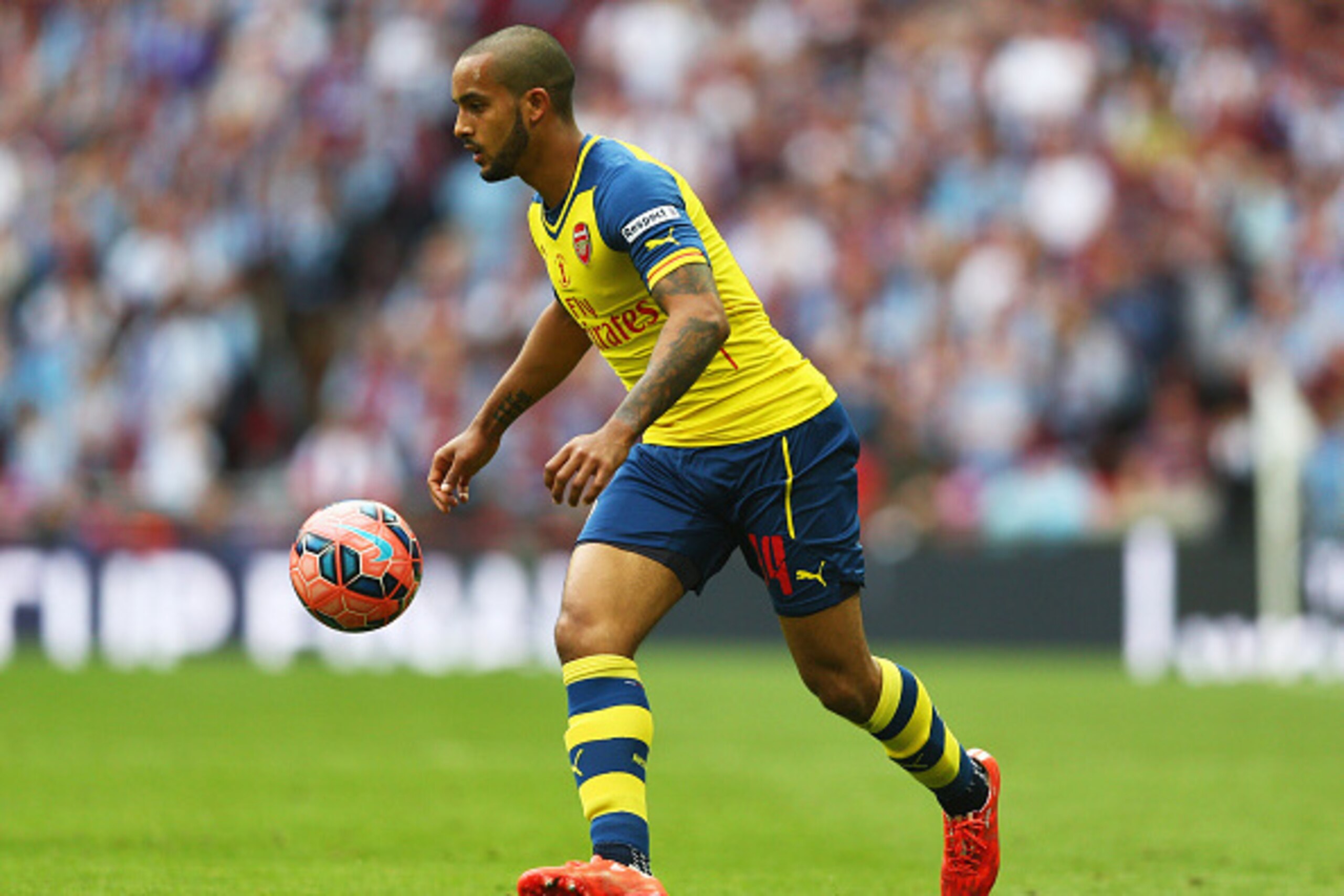 LONDON, ENGLAND - MAY 30:  Theo Walcott of Arsenal in action during the FA Cup Final between Aston Villa and Arsenal at Wembley Stadium on May 30, 2015 in London, England.  (Photo by Paul Gilham/Getty Images)