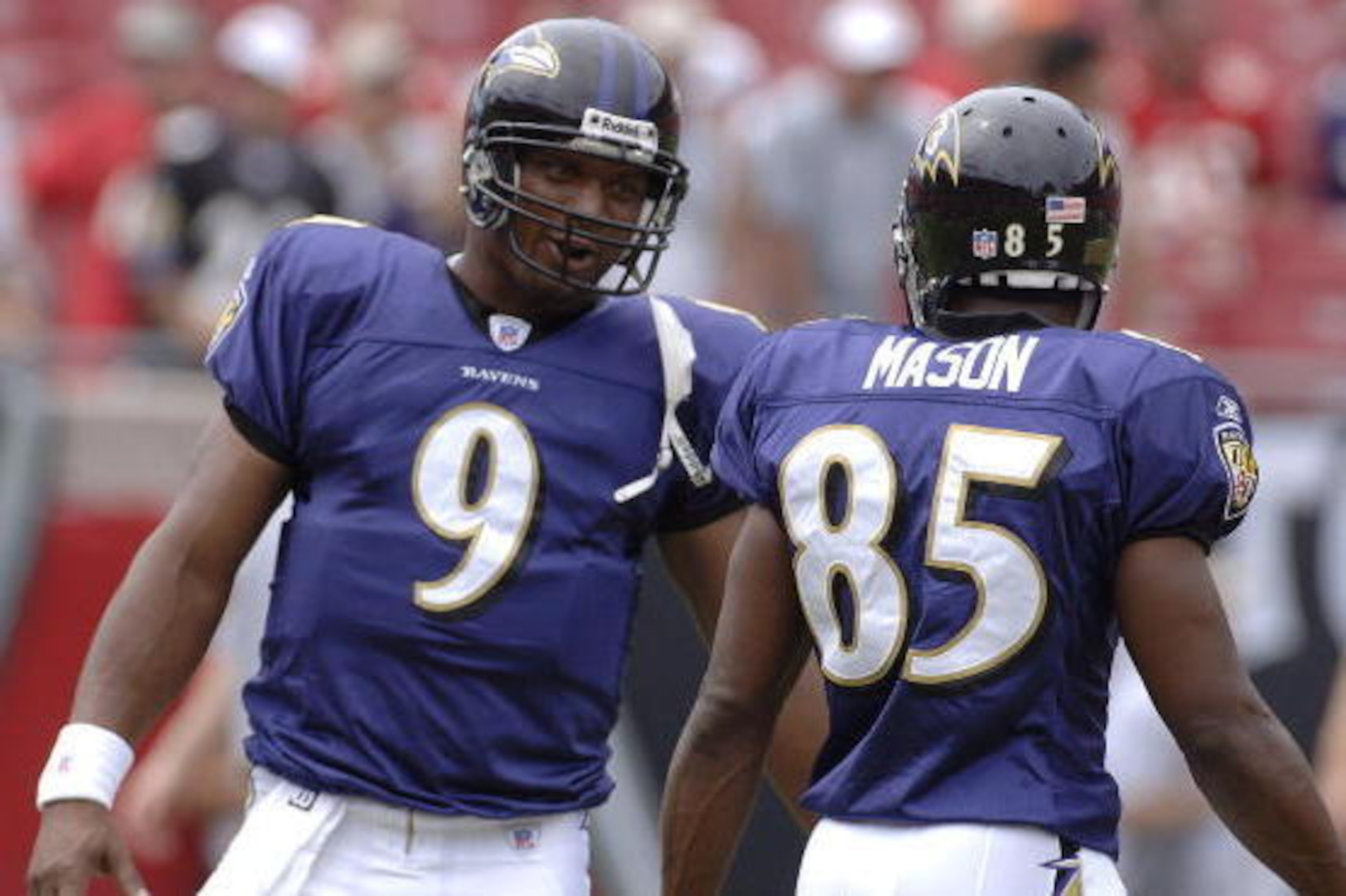 Baltimore Ravens quarterback Steve McNair with wide receiver Derrick Mason  against the  Tampa Bay Buccaneers   September 10, 2006 in Tampa.  The Ravens defeated the Bucs 27 - 0.  (Photo by Al Messerschmidt/Getty Images)
