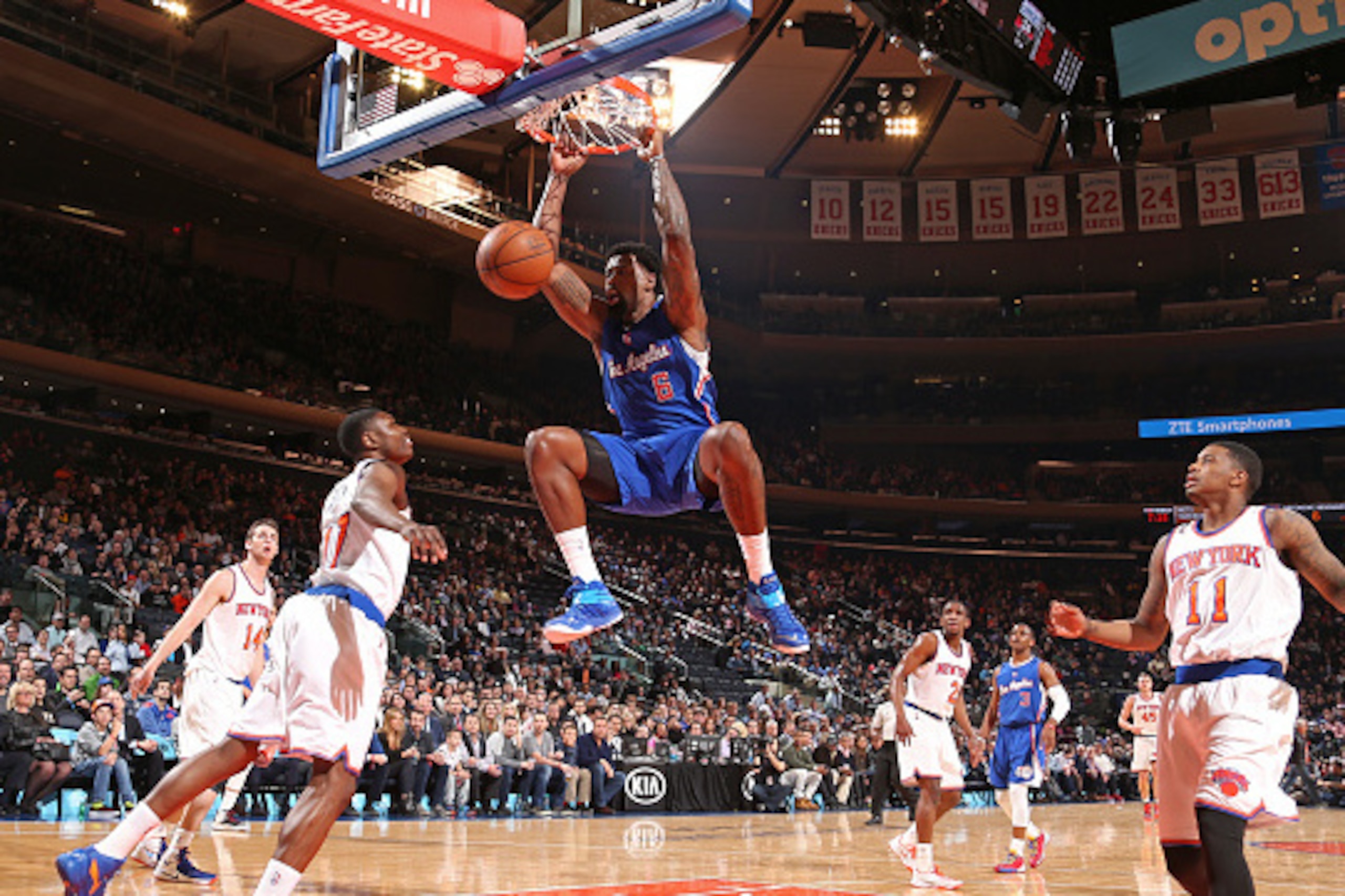 NEW YORK, NY - MARCH 25:  DeAndre Jordan #6 of the Los Angeles Clippers dunks the ball against the New York Knicks on March 25, 2015 at Madison Square Garden in New York City.  NOTE TO USER: User expressly acknowledges and agrees that, by downloading and 