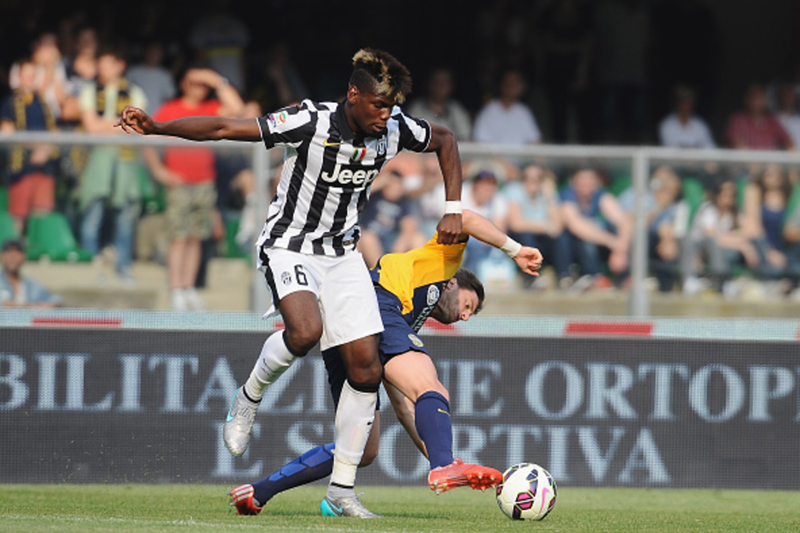 VERONA, ITALY - MAY 30:  Paul Pogba # 6 of Juventus FC in action  during the Serie A match between Hellas Verona FC and Juventus FC at Stadio Marc'Antonio Bentegodi on May 30, 2015 in Verona, Italy.  (Photo by Mario Carlini / Iguana Press/Getty Images)