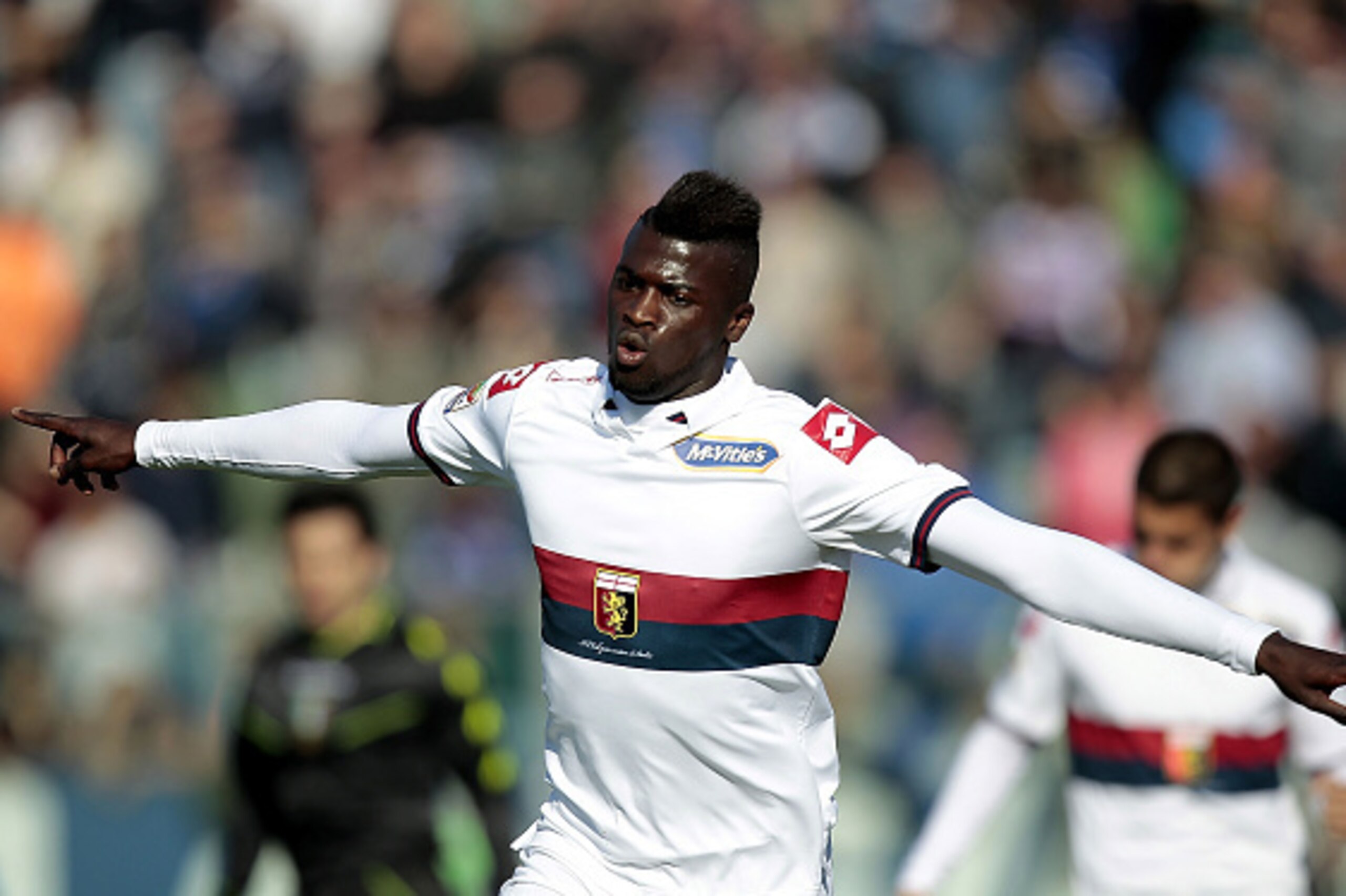 EMPOLI, ITALY - MARCH 08: M'Baye Niang of Genoa CFC celebrates after scoring a goal during the Serie A match between Empoli FC and Genoa CFC at Stadio Carlo Castellani on March 8, 2015 in Empoli, Italy.  (Photo by Gabriele Maltinti/Getty Images)