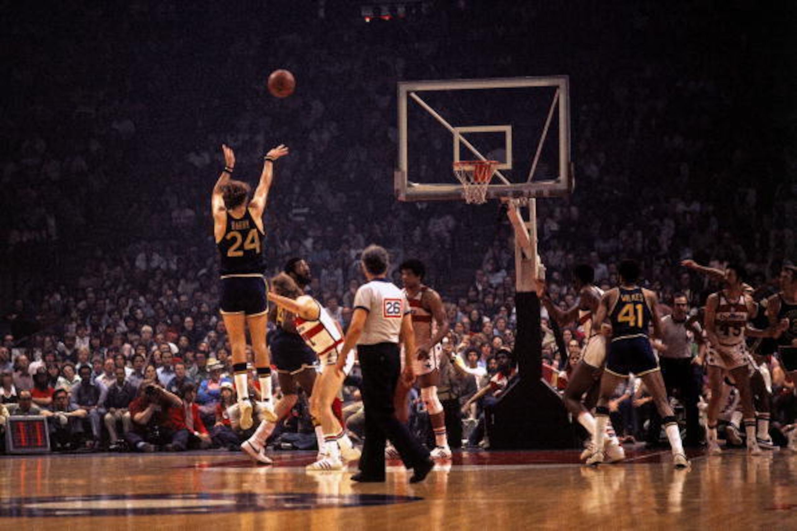 WASHINGTON D.C. - 1975: Rick Barry #24 of the Golden State Warriors shoots a jump shot against the Washington Bullets during a 1975 NBA game at the Capital Centre in Washington D.C. NOTE TO USER: User expressly acknowledges that, by downloading and or us WASHINGTON D.C. - 1975: Rick Barry #24 of the Golden State Warriors shoots a jump shot against the Washington Bullets during a 1975 NBA game at the Capital Centre in Washington D.C. NOTE TO USER: User expressly acknowledges that, by downloading and or us