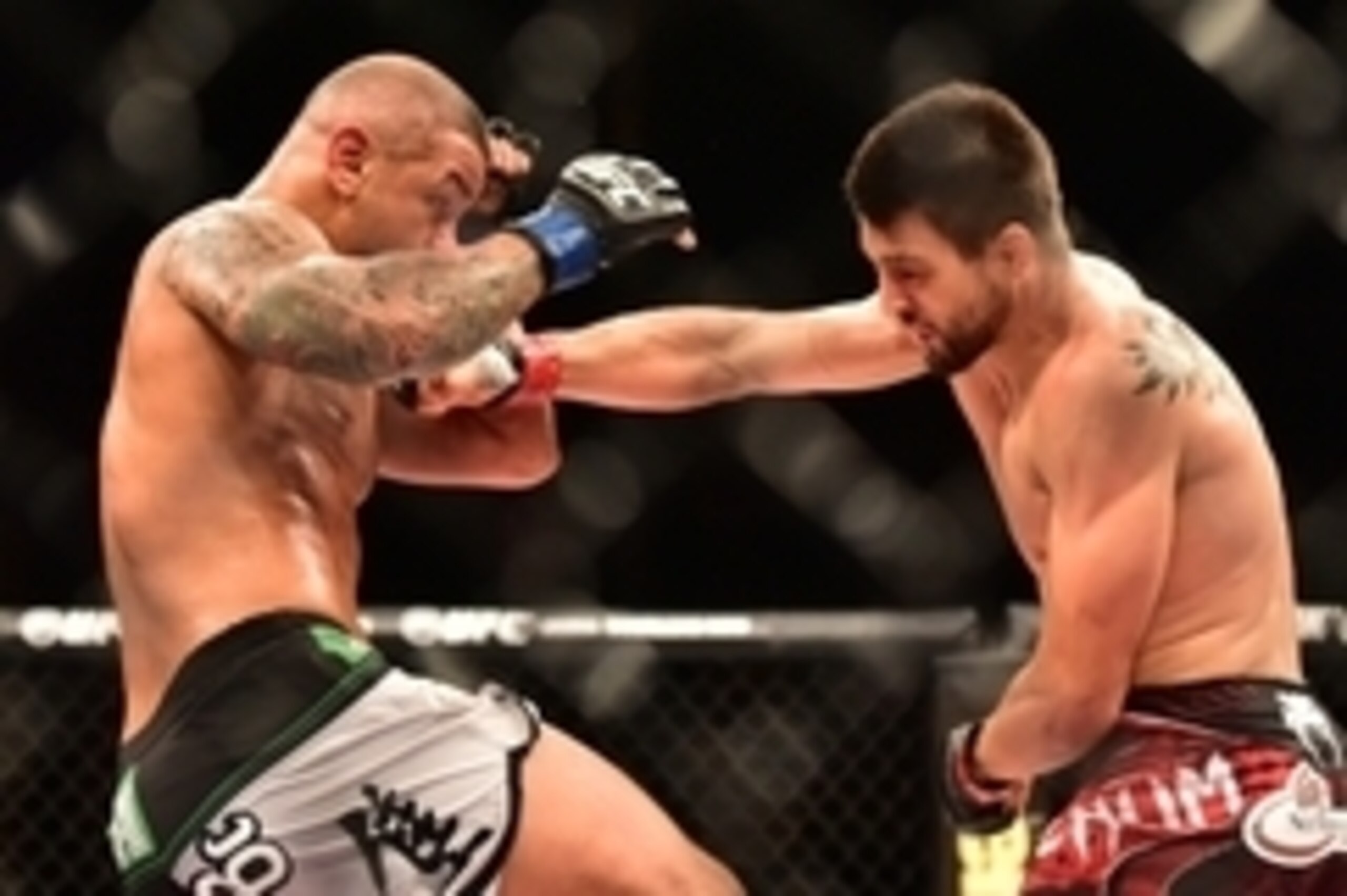 May 30, 2015; Goiania, GO, Brazil; Carlos Condit (red gloves) fights Thiago Alves (blue gloves) during UFC Fight Night at Goiania Arena. Mandatory Credit: Jason Silva-USA TODAY Sports