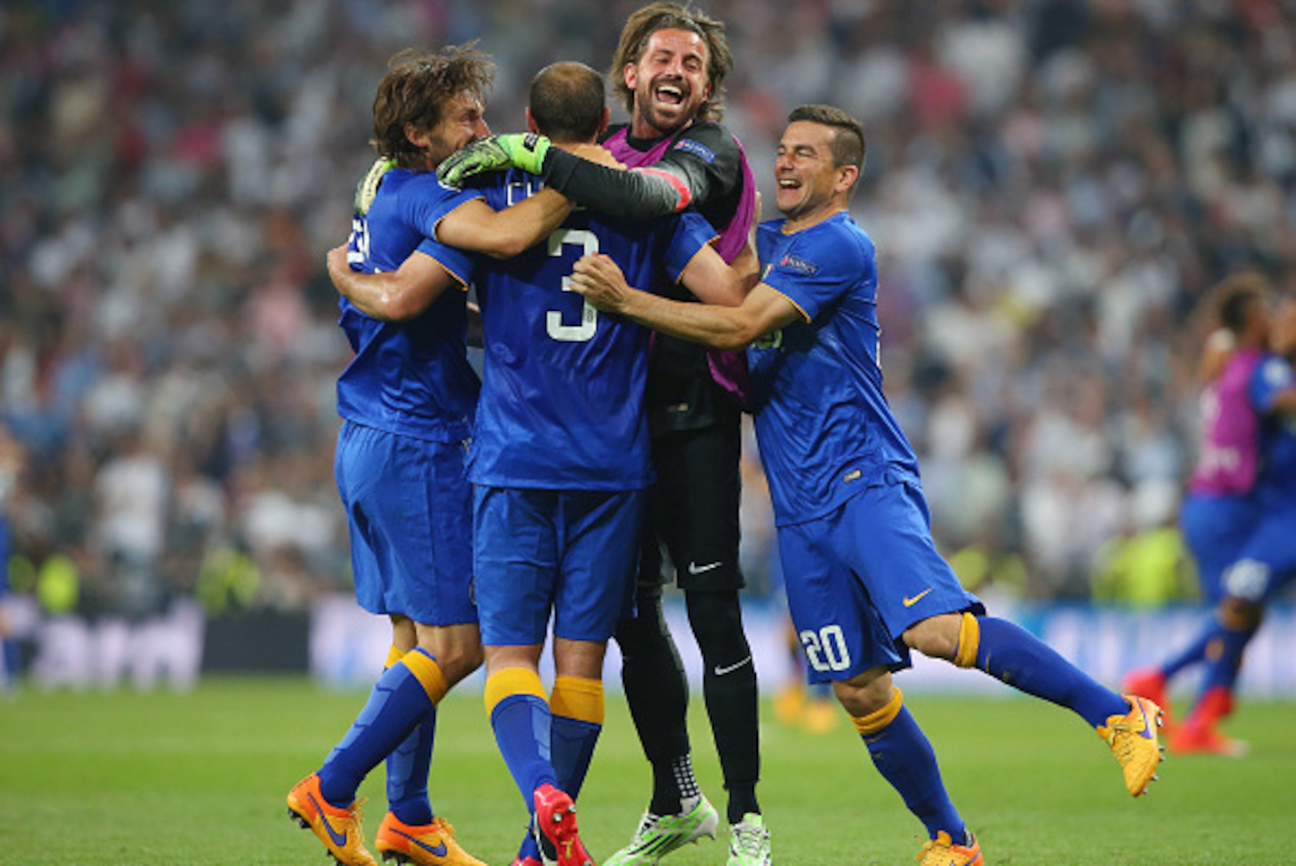 MADRID, SPAIN - MAY 13: Juventus players celebrate following their progression to the final during the UEFA Champions League Semi Final, second leg match between Real Madrid and Juventus at Estadio Santiago Bernabeu on May 13, 2015 in Madrid, Spain. (Ph MADRID, SPAIN - MAY 13: Juventus players celebrate following their progression to the final during the UEFA Champions League Semi Final, second leg match between Real Madrid and Juventus at Estadio Santiago Bernabeu on May 13, 2015 in Madrid, Spain. (Ph