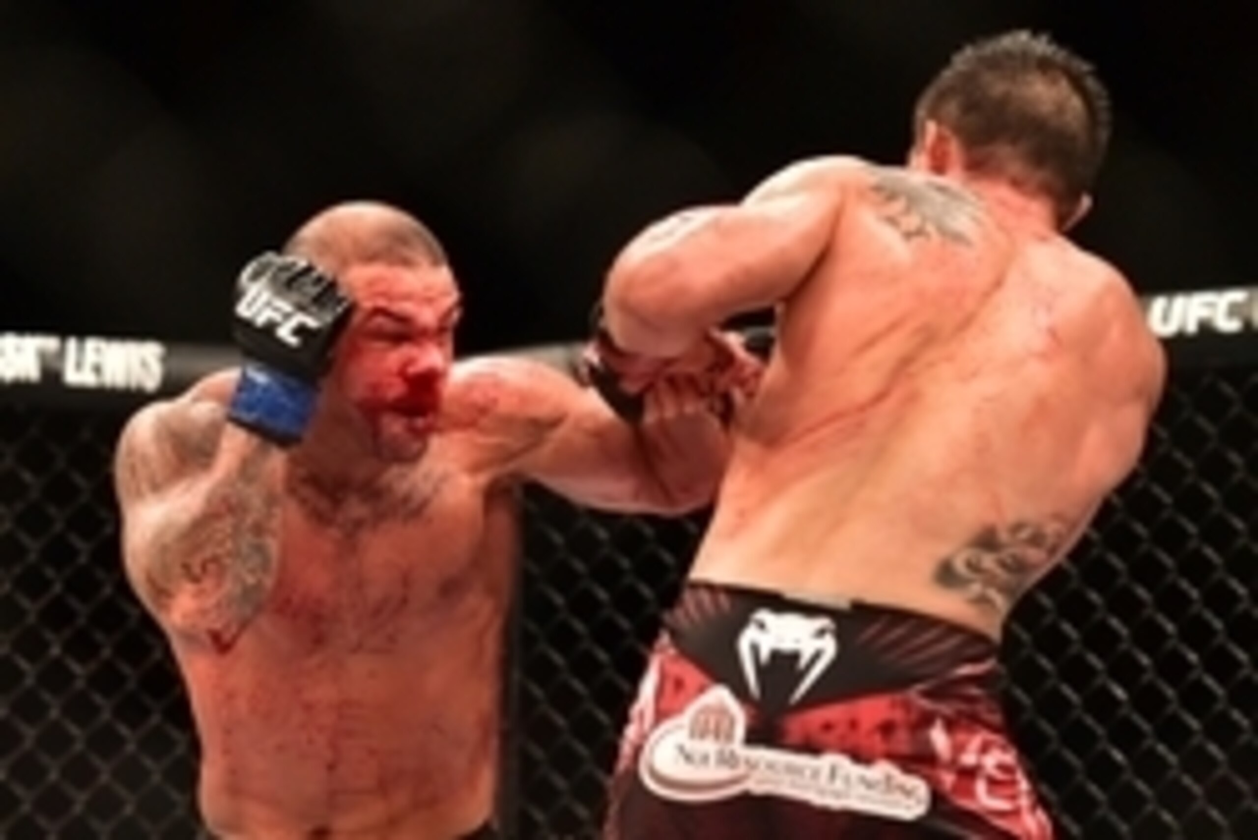 May 30, 2015; Goiania, GO, Brazil; Carlos Condit (red gloves) fights Thiago Alves (blue gloves) during UFC Fight Night at Goiania Arena. Mandatory Credit: Jason Silva-USA TODAY Sports