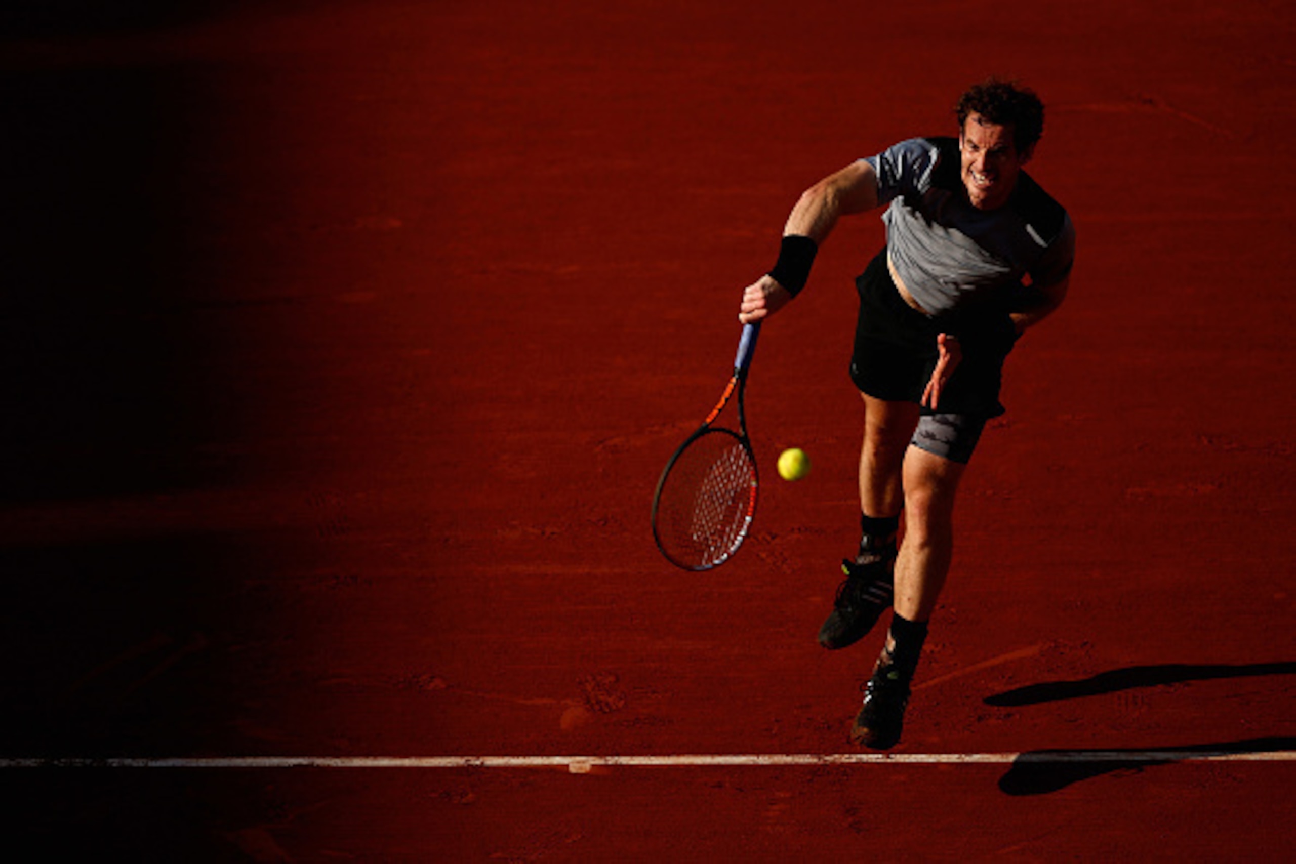 PARIS, FRANCE - JUNE 03: Andy Murray of Great Britain serves in his Men's quarter final match against David Ferrer of Spain on day eleven of the 2015 French Open at Roland Garros on June 3, 2015 in Paris, France. (Photo by Julian Finney/Getty Images) PARIS, FRANCE - JUNE 03: Andy Murray of Great Britain serves in his Men's quarter final match against David Ferrer of Spain on day eleven of the 2015 French Open at Roland Garros on June 3, 2015 in Paris, France. (Photo by Julian Finney/Getty Images)