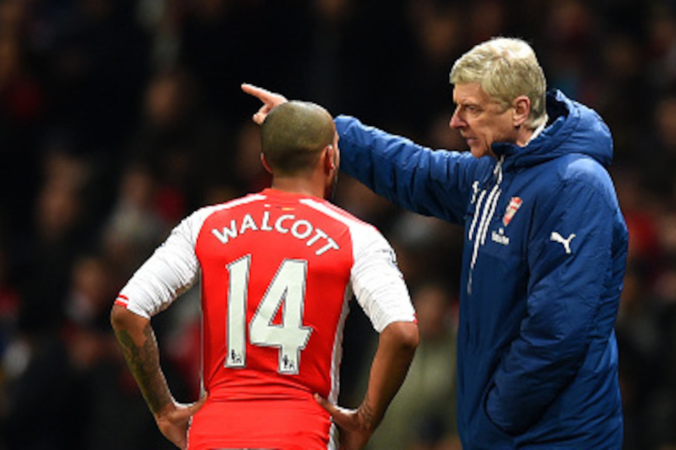 LONDON, ENGLAND - FEBRUARY 10:  Arsene Wenger, manager of Arsenal speaks with Theo Walcott of Arsenal during the Barclays Premier League match between Arsenal and Leicester City at Emirates Stadium on February 10, 2015 in London, England.  (Photo by Micha