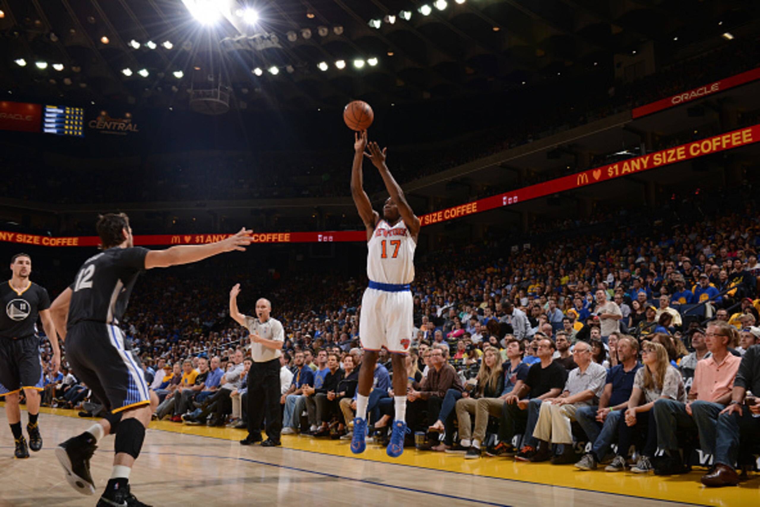 OAKLAND, CA - MARCH 14: Cleanthony Early #17 of the New York Knicks shoots against the Golden State Warriors on March 14, 2015 at Oracle Arena in Oakland, California. NOTE TO USER: User expressly acknowledges and agrees that, by downloading and or using t