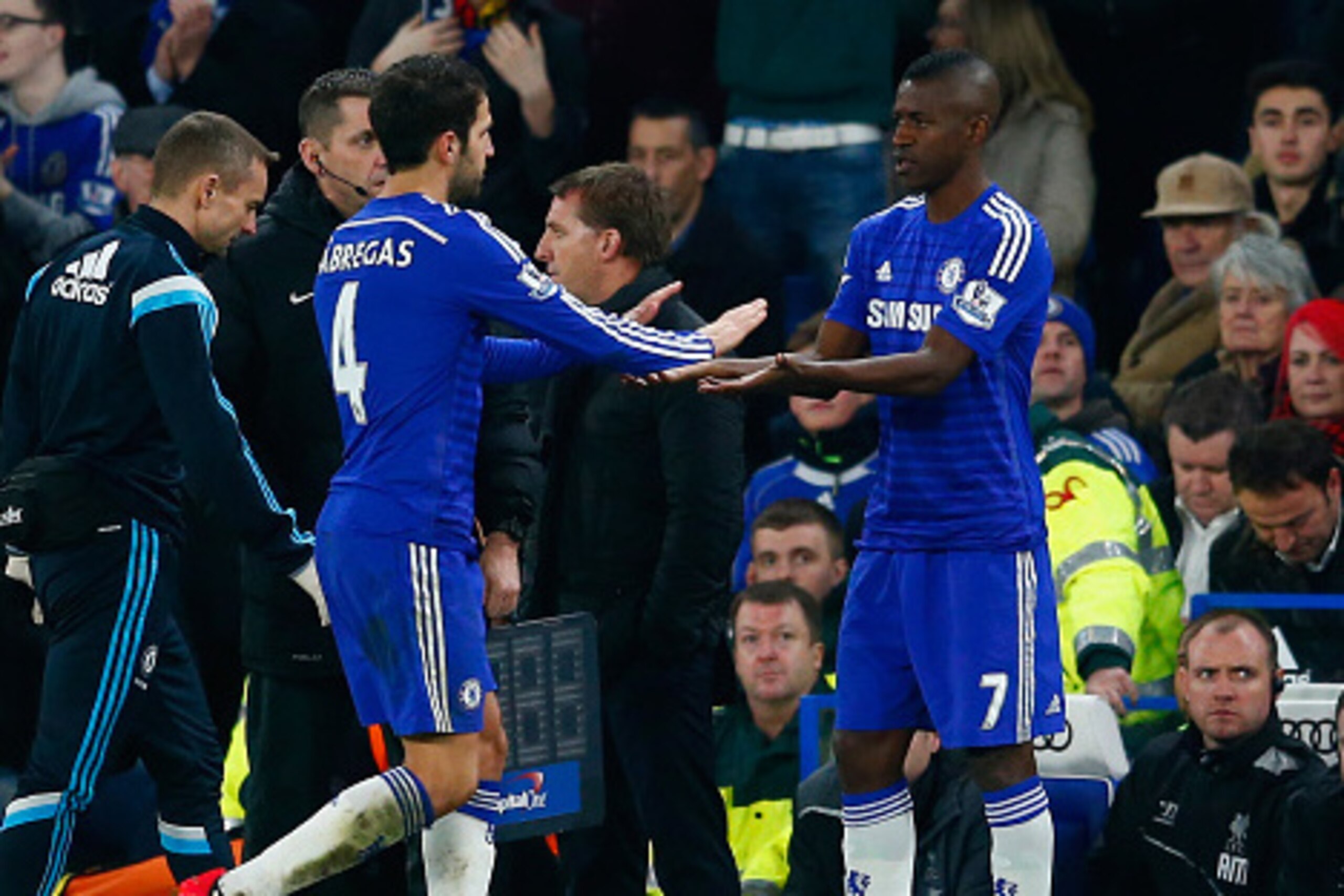 LONDON, ENGLAND - JANUARY 27: Cesc Fabregas of Chelsea is replaced by Ramires of Chelsea  during the Capital One Cup Semi-Final second leg between Chelsea and Liverpool at Stamford Bridge on January 27, 2015 in London, England.  (Photo by Julian Finney/Ge