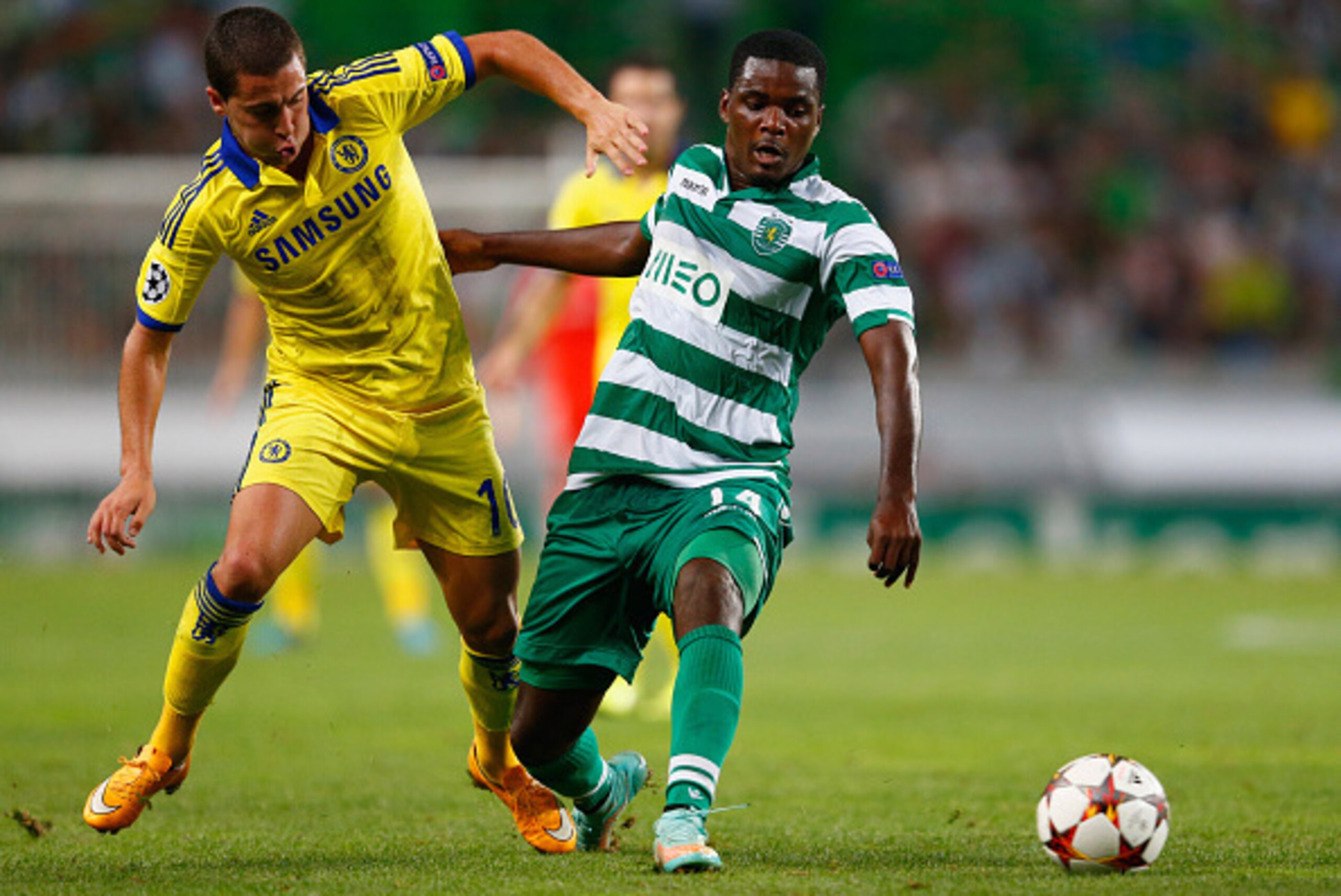 LISBON, PORTUGAL - SEPTEMBER 30:  William Carvalho of Sporting Lisbon battles with Eden Hazard of Chelsea during the UEFA Champions League Group G match between Sporting Clube de Portugal and Chelsea FC at Estadio Jose Alvalade on September 30, 2014 in Li
