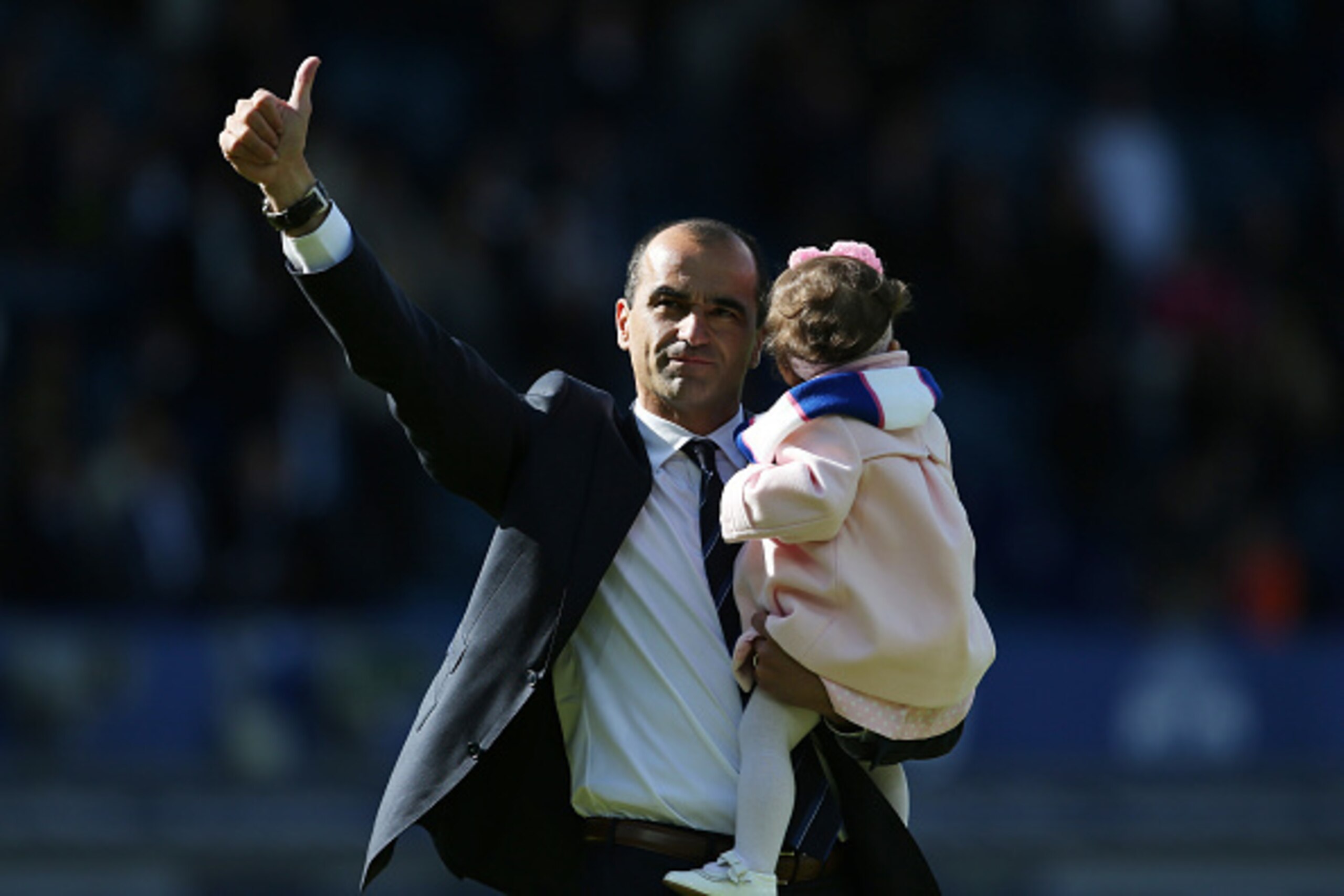LIVERPOOL, ENGLAND - MAY 24:  Roberto Martinez manager of Everton waves to supporters after the Barclays Premier League match between Everton and Tottenham Hotspur at Goodison Park on May 24, 2015 in Liverpool, England.  (Photo by Jan Kruger/Getty Images)